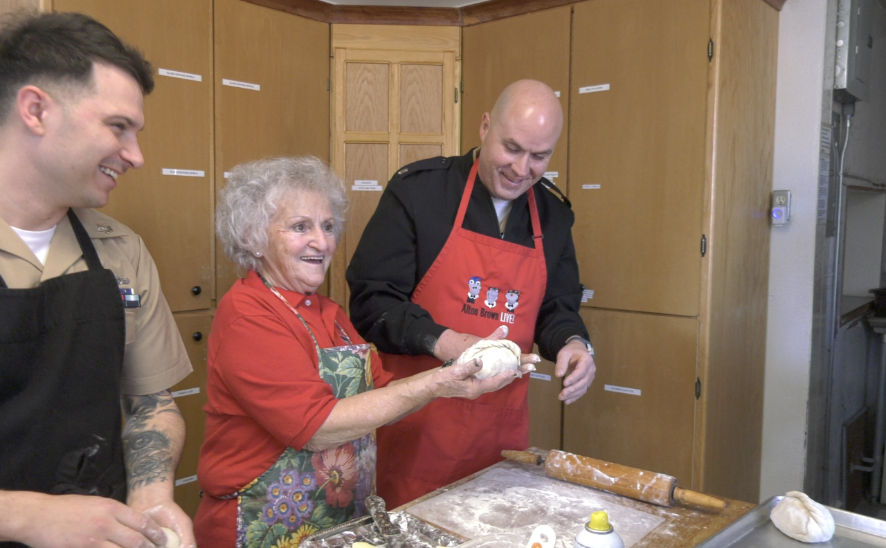 Sailors with the USS Montana learn to make Butte pasties
