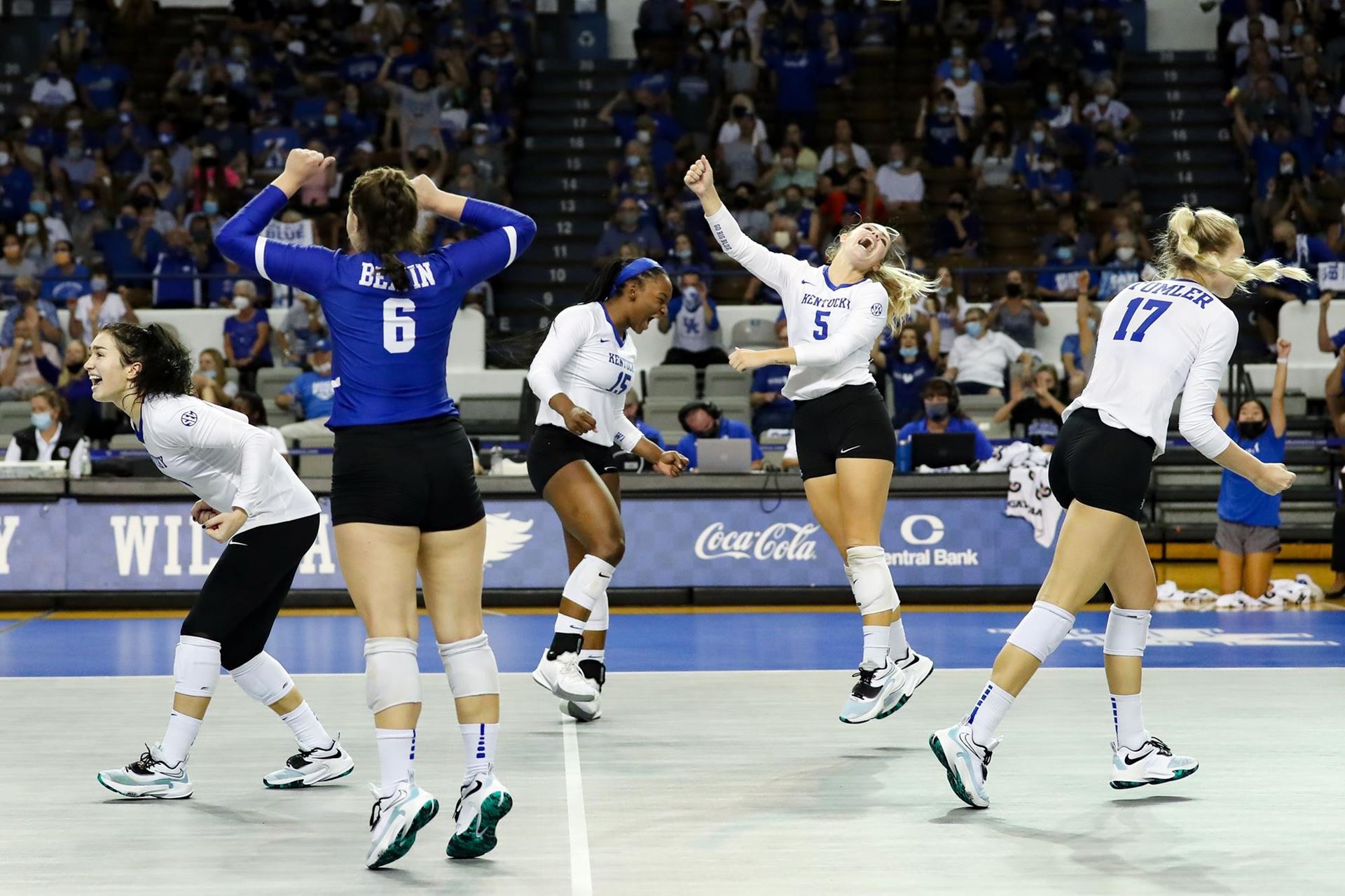 uk volleyball beat stanford.jpg