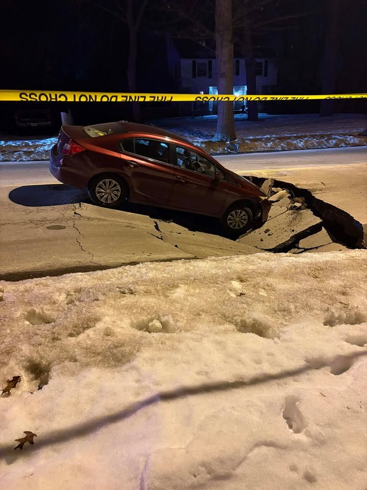 Akron sinkhole car.jpg
