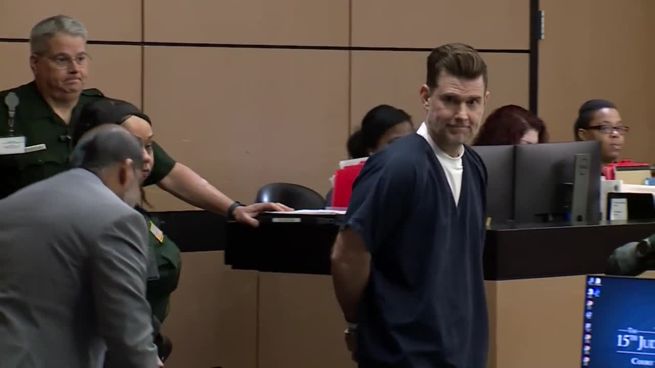 Tim Ferriter enters Palm Beach County courtroom for his bond hearing, Oct. 19, 2023