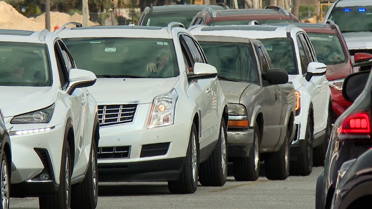 university mall-packed lines of cars2.jpg