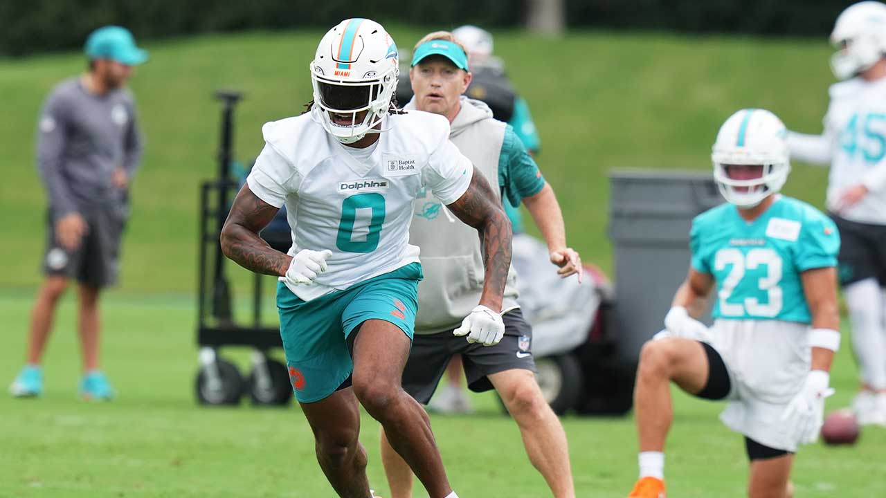 Miami Dolphins running back Ollie Gordon ll (0) runs drills during an NFL football practice, Wednesday, June 3, 2026, in Miami Gardens, Fla.
