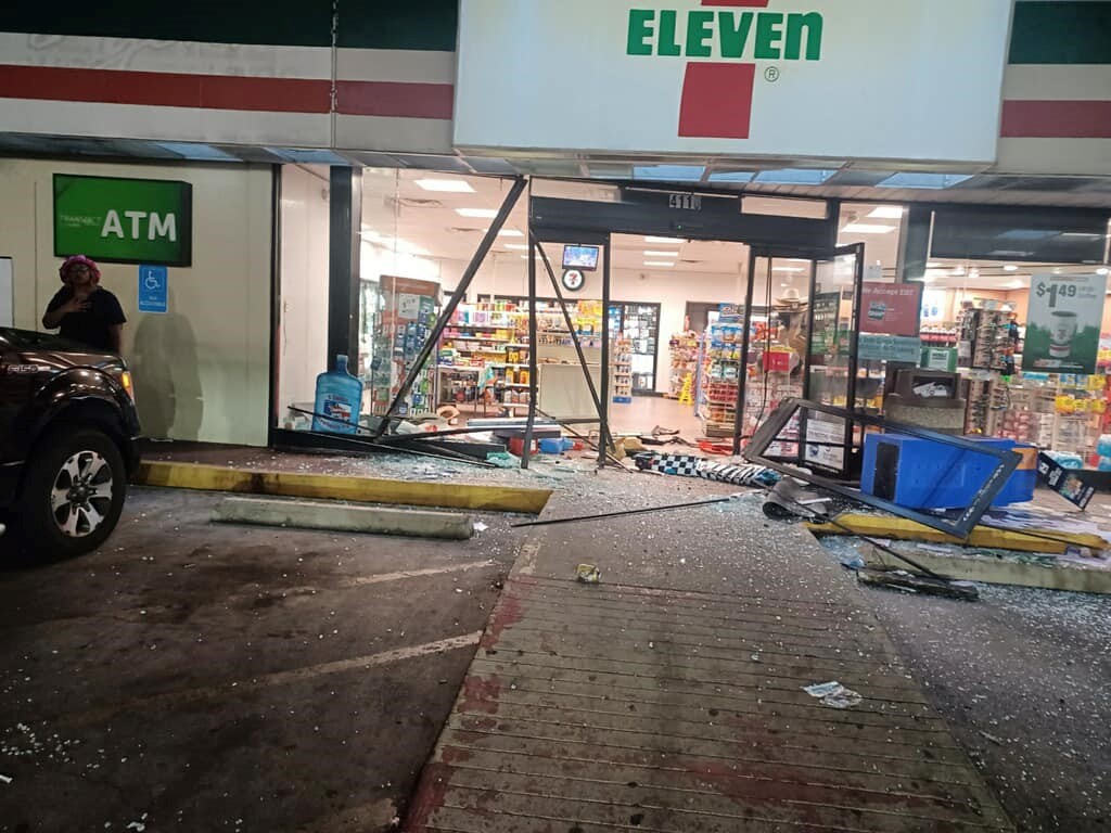 7 eleven atm robbery.jpg