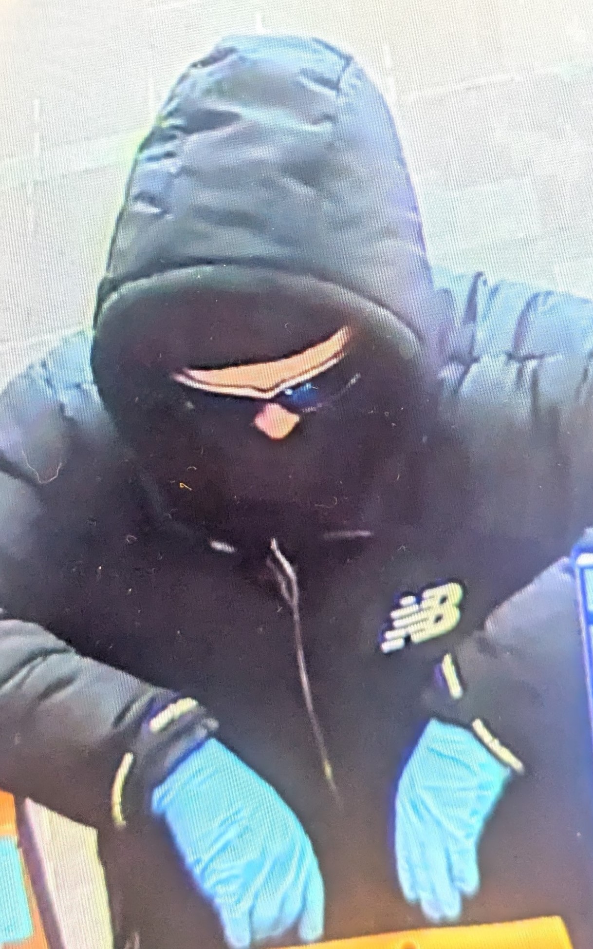 Bank robber caught on camera at 4920 Main St., KCMO