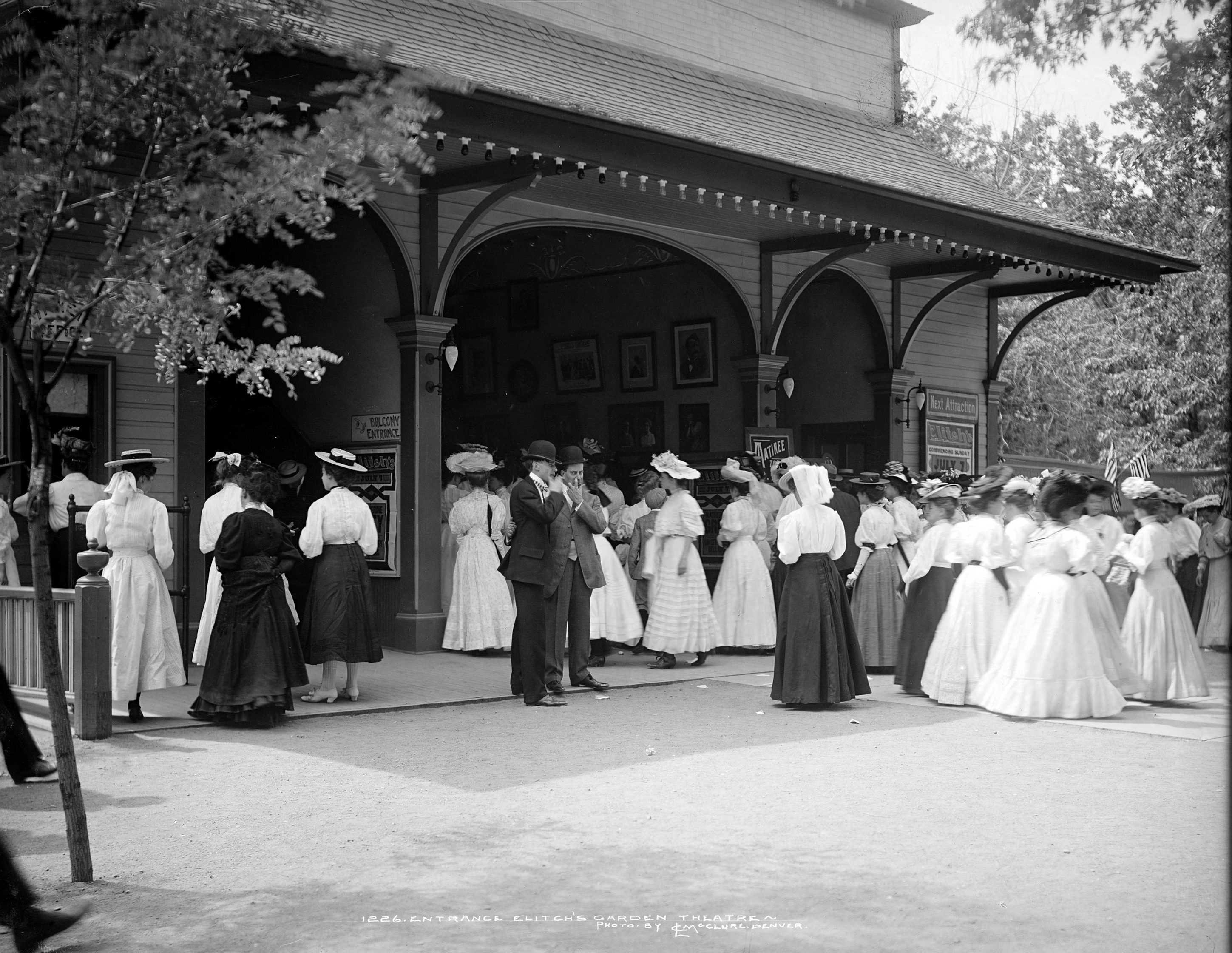 1907 Theatre Audience.jpg