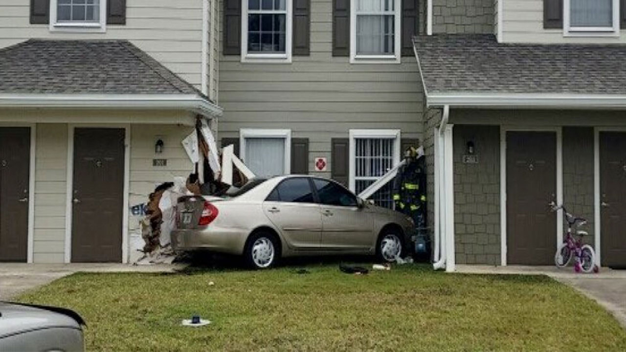 closeup of car into Port St. Lucie apartment building, March 2, 2024