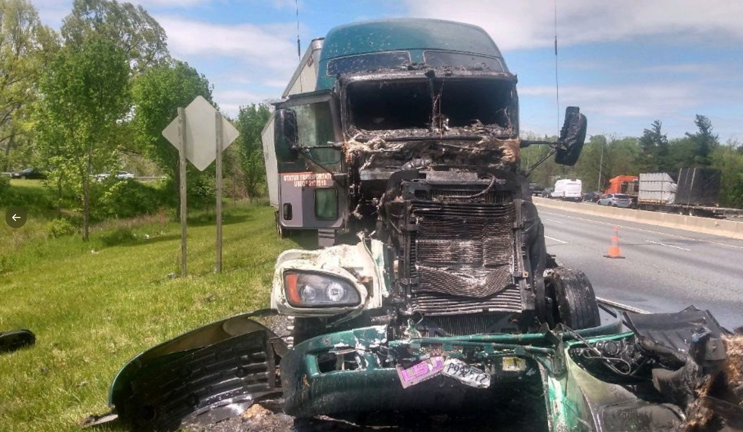 Two tractor-trailers and four other vehicles involved in I-695 crash