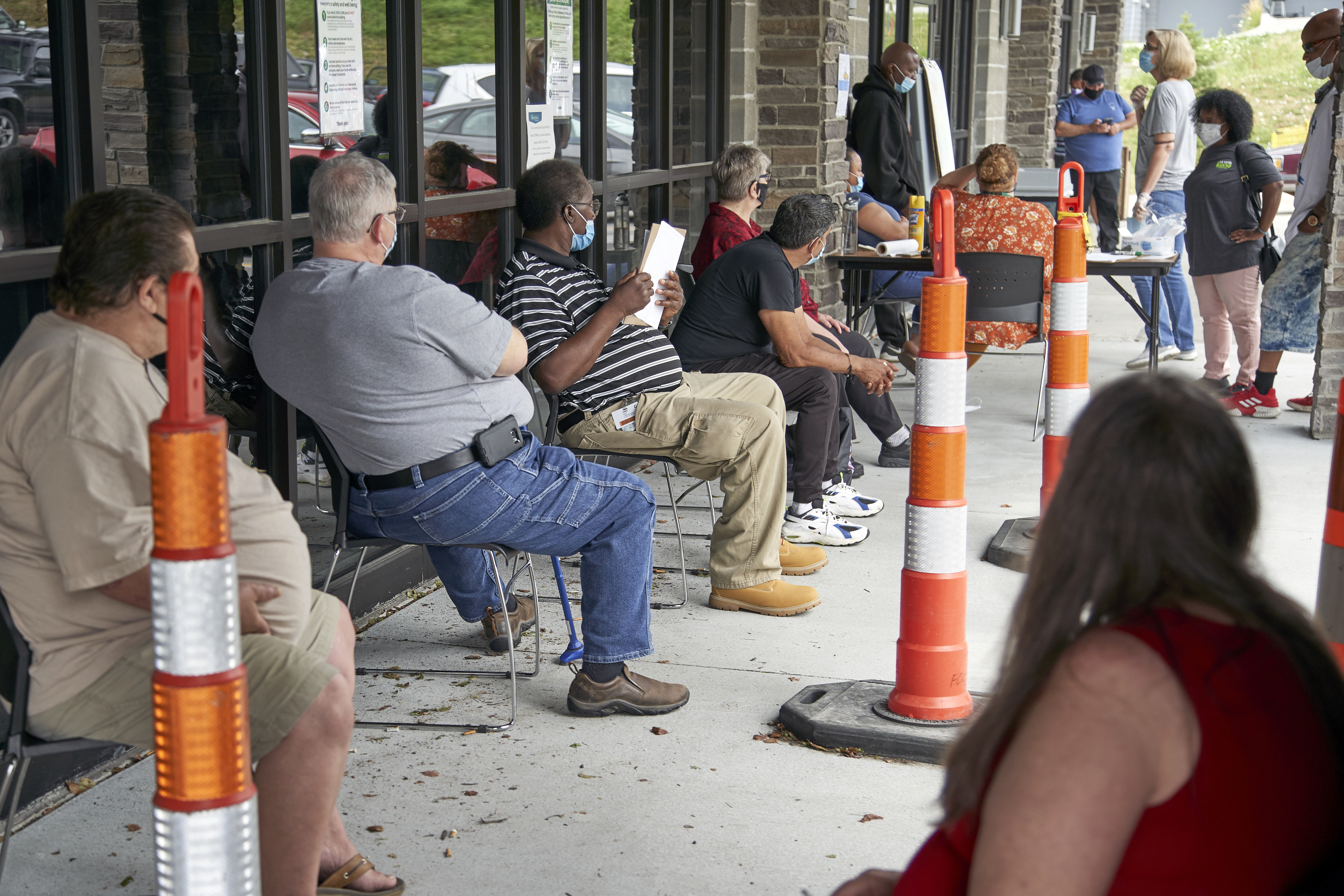 US jobless claims aid fall to 751,000 as coronavirus resurges