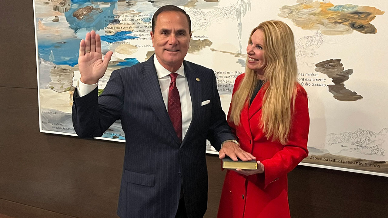 Mike Caruso, with his wife, is sworn in on Aug. 19, 2025, as the new Clerk of the Circuit Court & Comptroller in Palm Beach County.