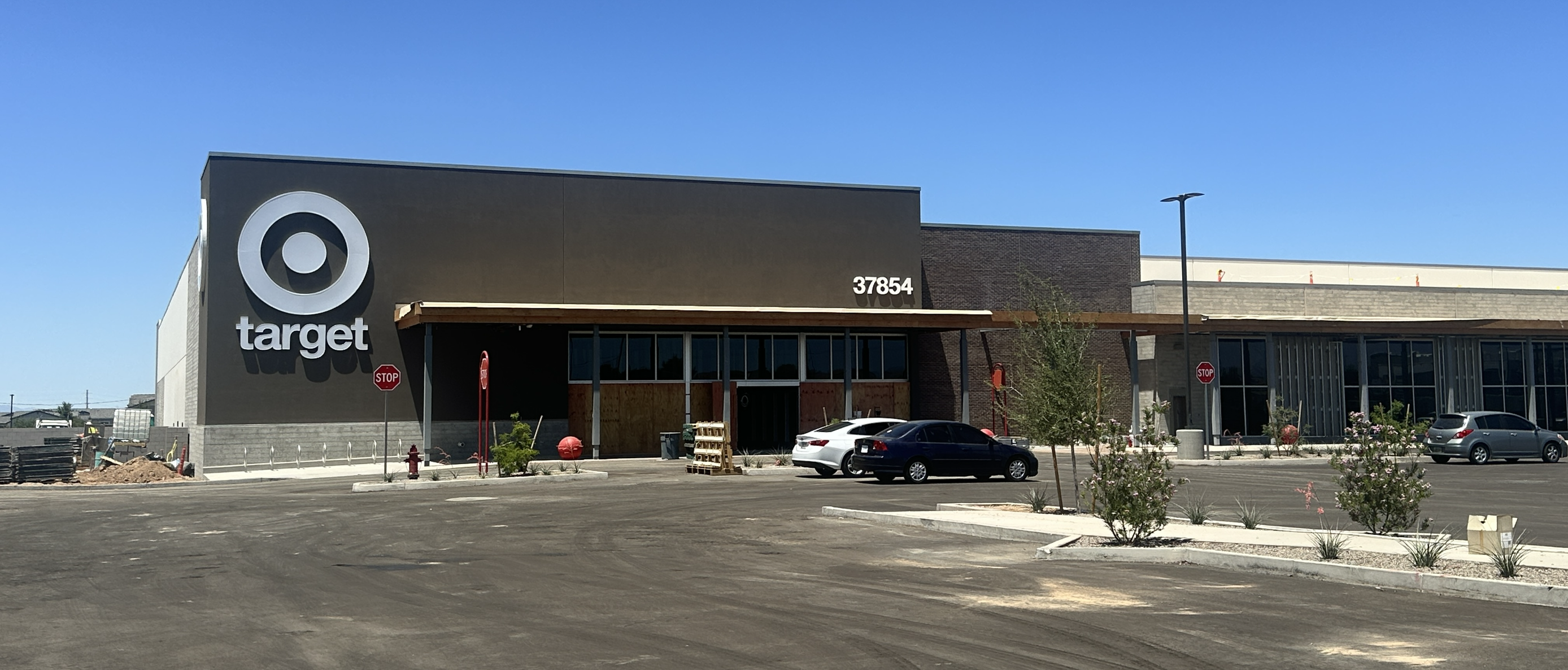 Vineyard Towne Center is fully leased, with Target's opening date announced and more tenants coming soon. 