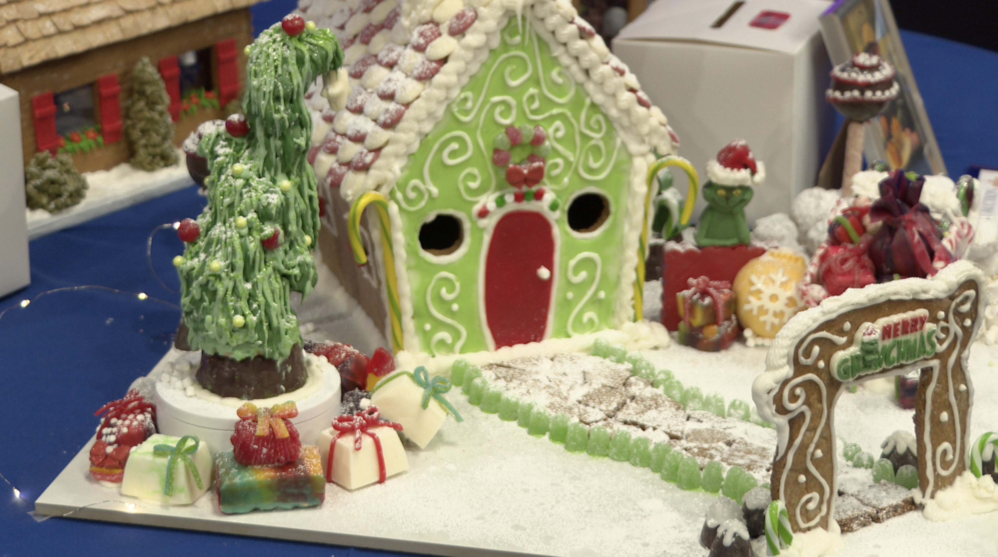 CorpusCommonsGingerbreadHouseComp