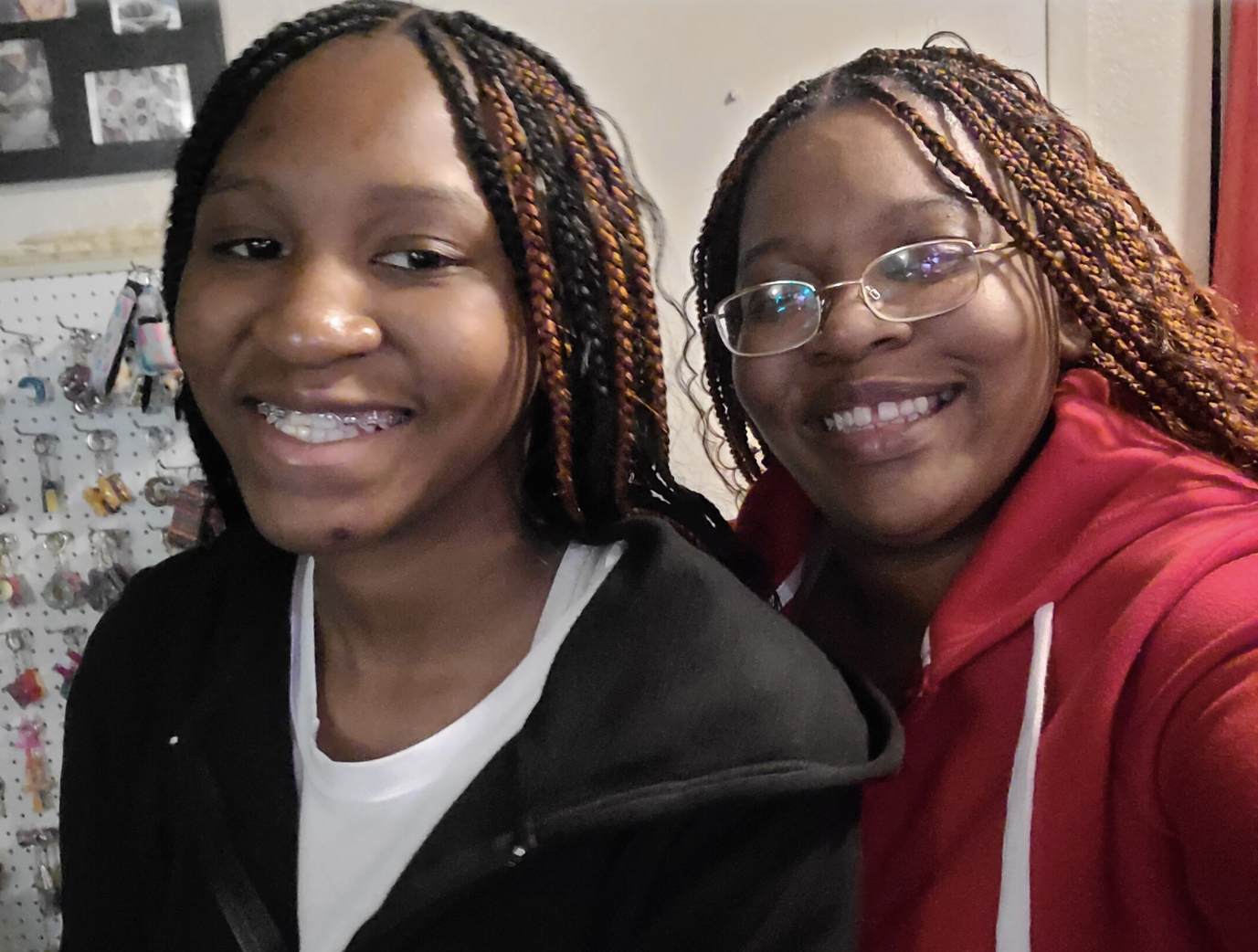 Elayjah Murray (left) with her mother (right)