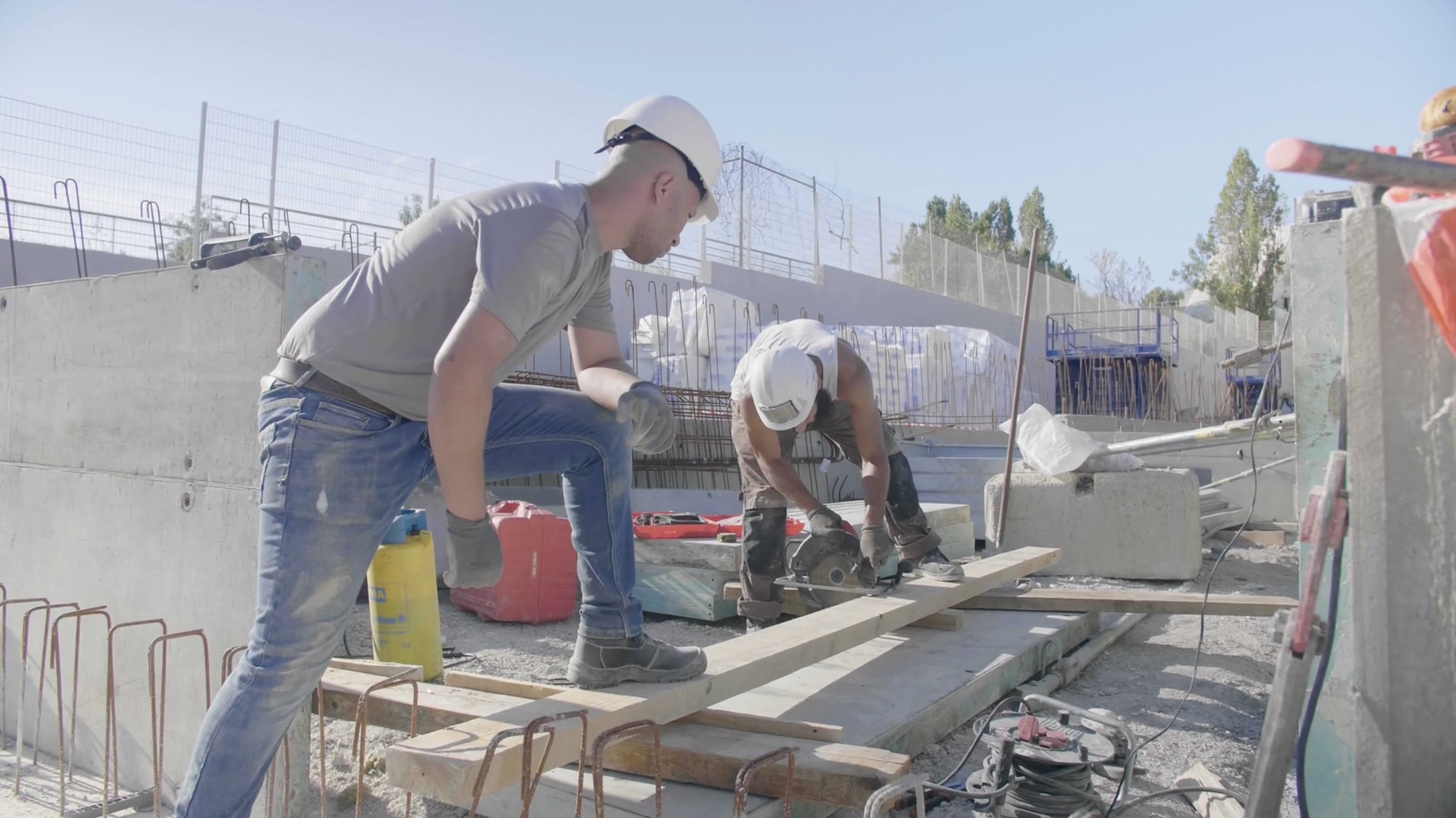 construction workers, hot weather, working outdoors