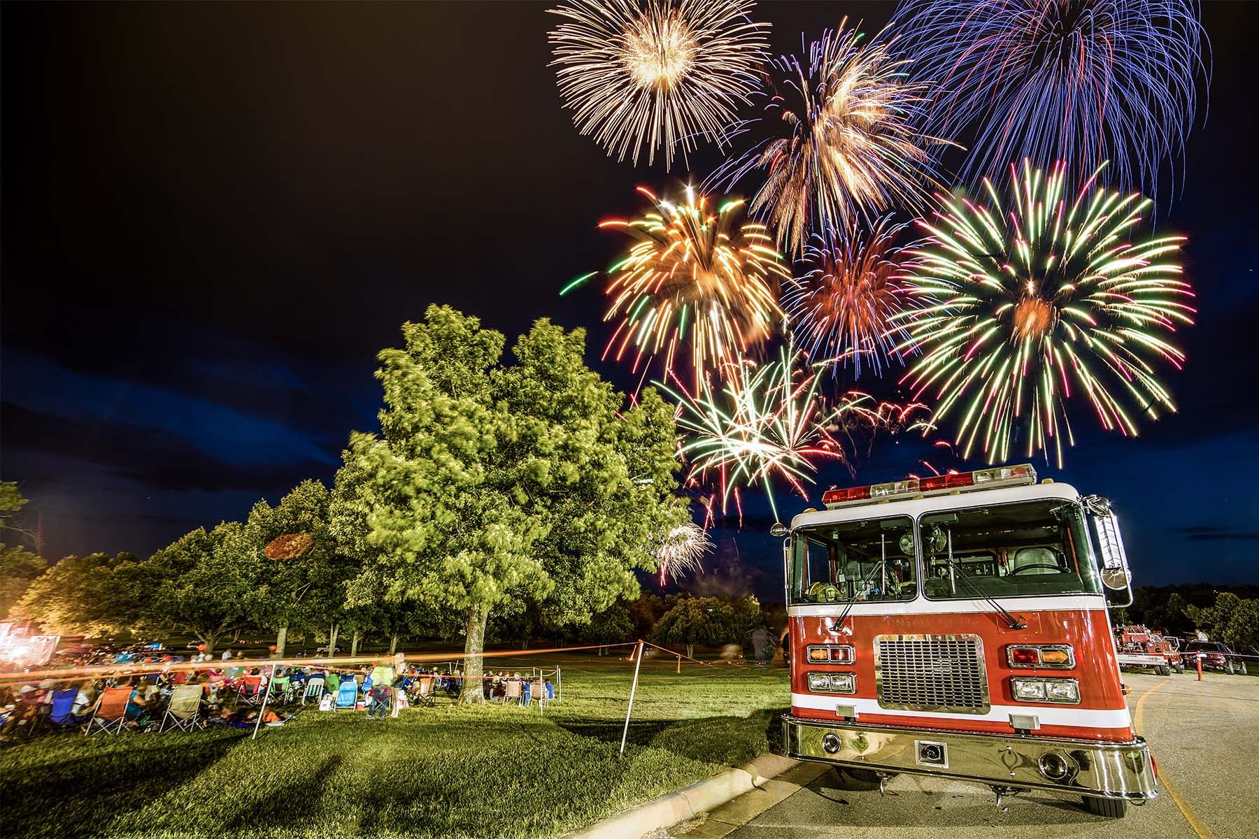 fire_engine_fireworks.1800x1200.jpg