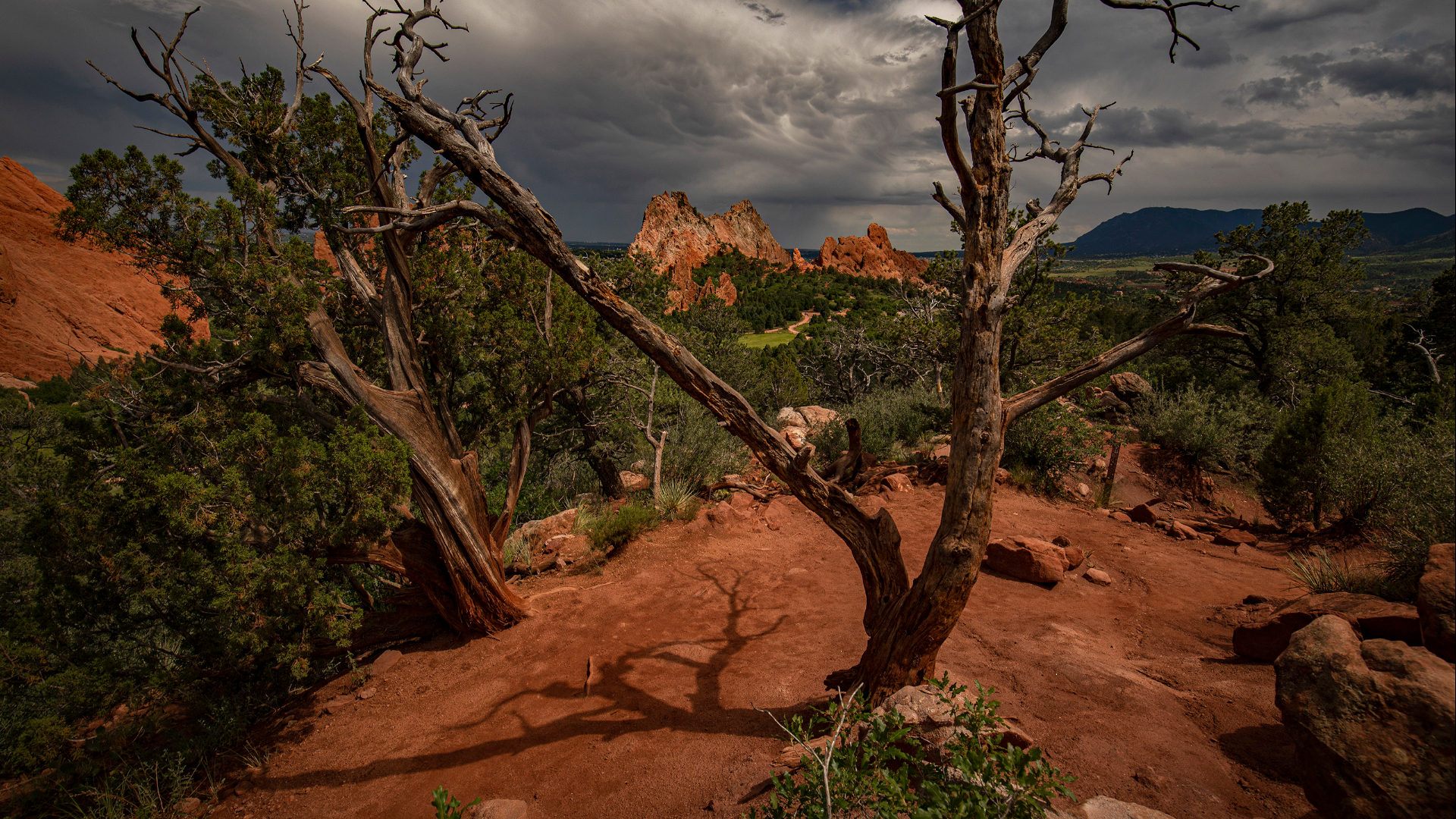 Garden of the Gods Mammatus clouds s