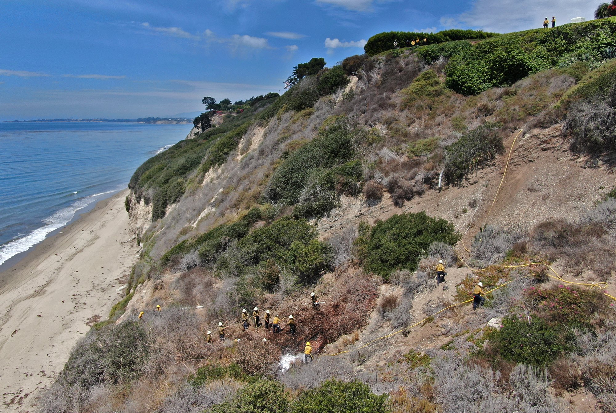 crews respond to hope ranch volcano 7-28-21.jfif