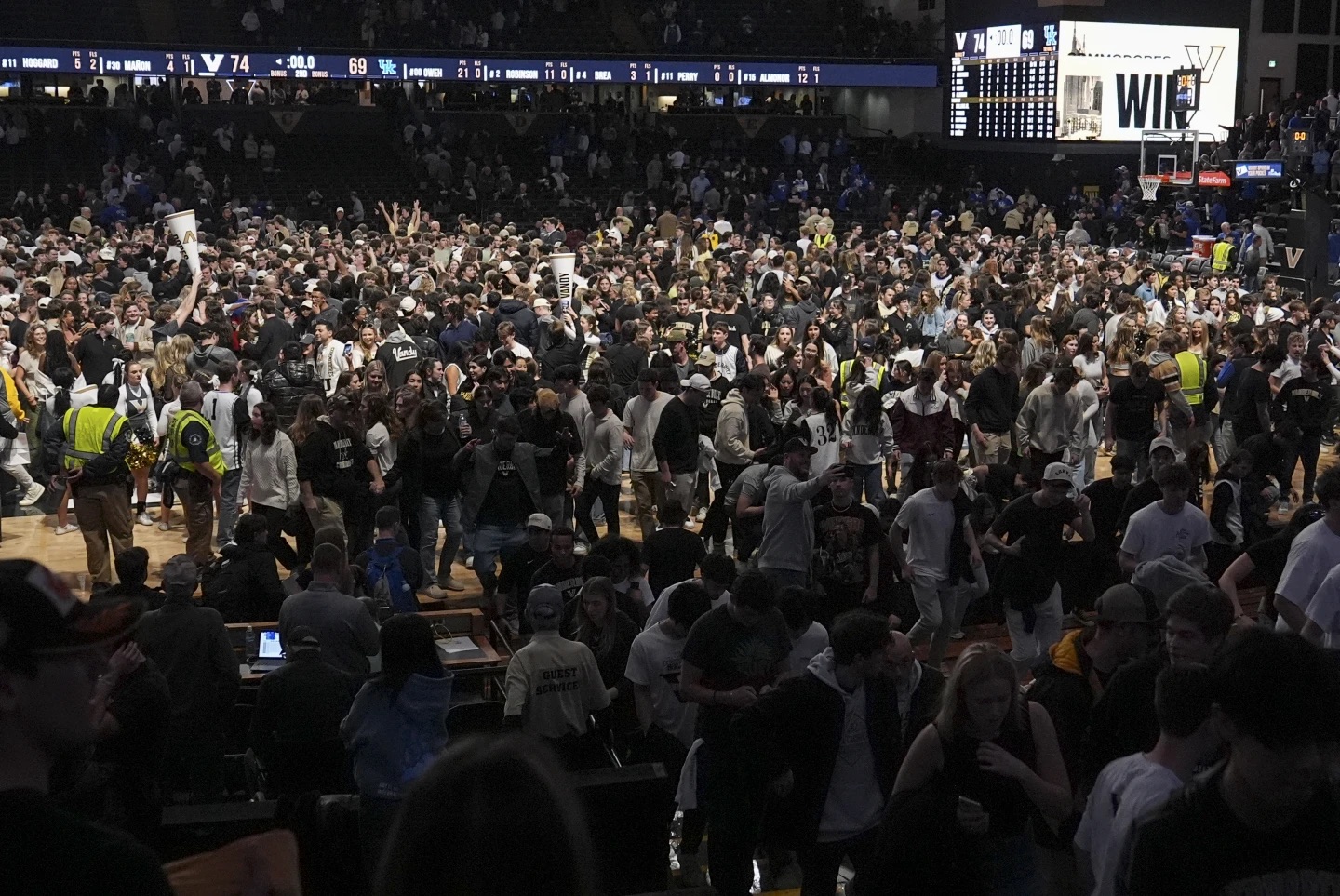 Vandy students storm court after win over Kentucky