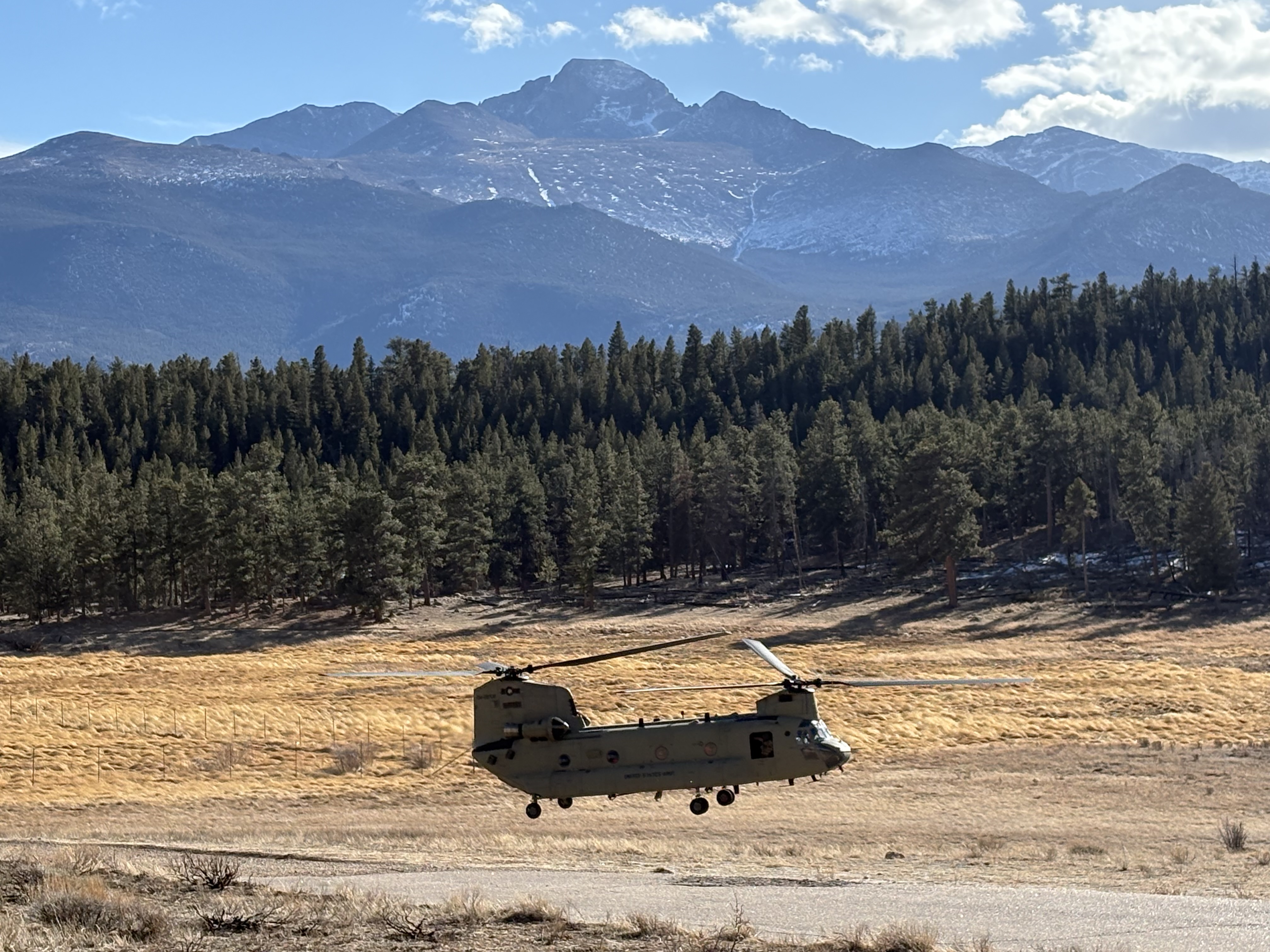 Colorado National Guard Chinook helicopter assists with rescue operations in RMNP February 7 2026 Photo Courtesy RMNP.jpeg