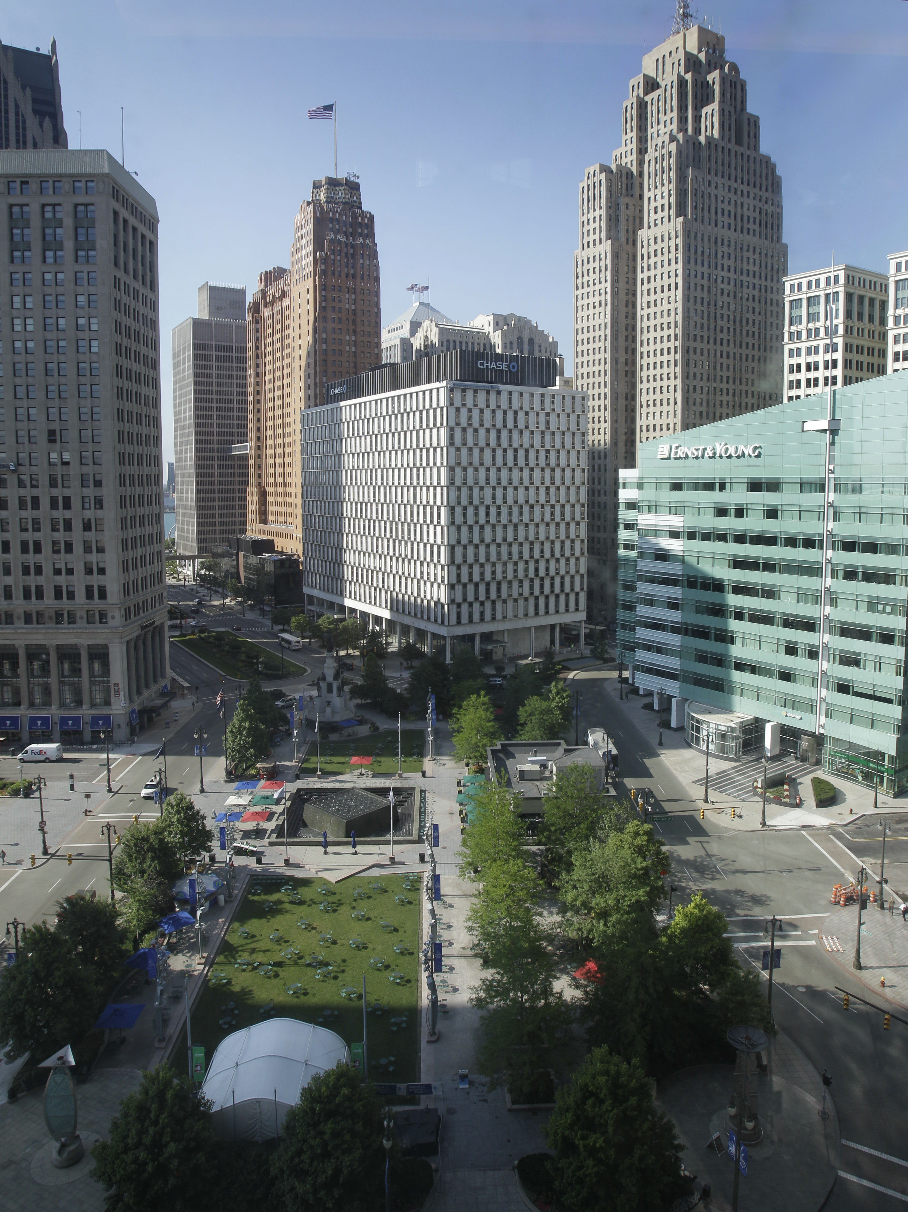 Campus Martius Park, Chase Bank