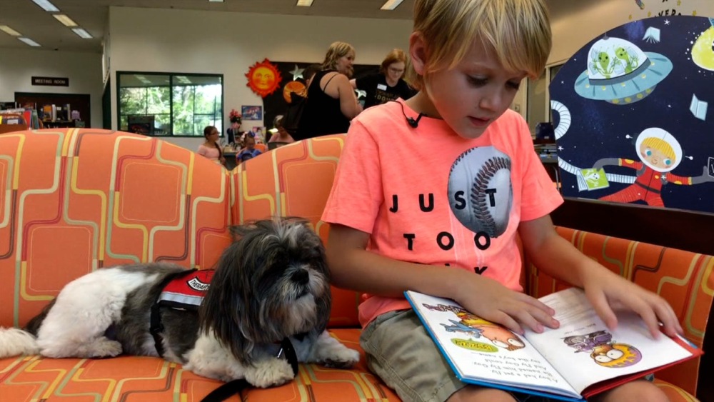 kids reading to Bonnie