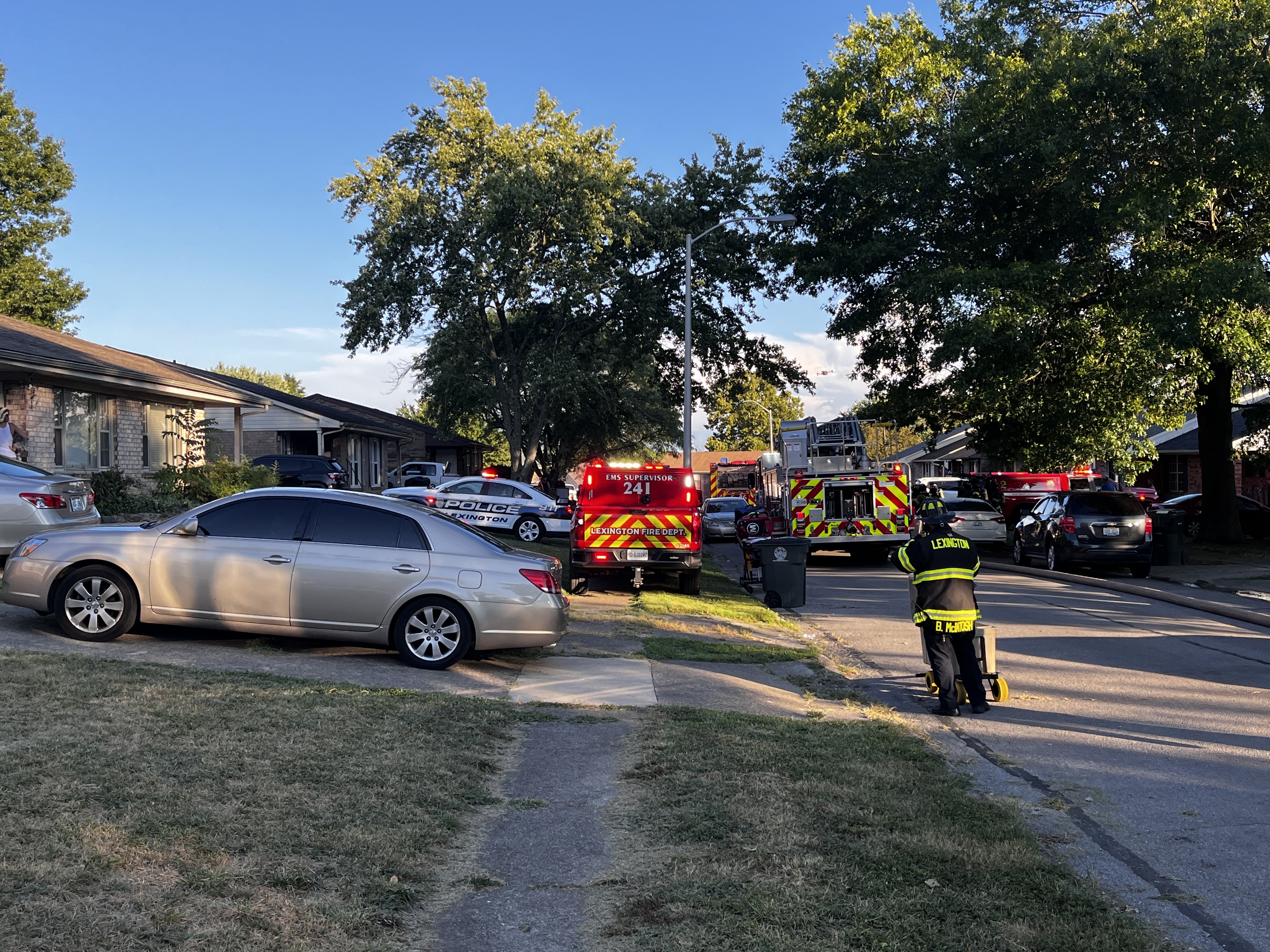 Lexington Fire crews extinguish fire at duplex Saturday evening