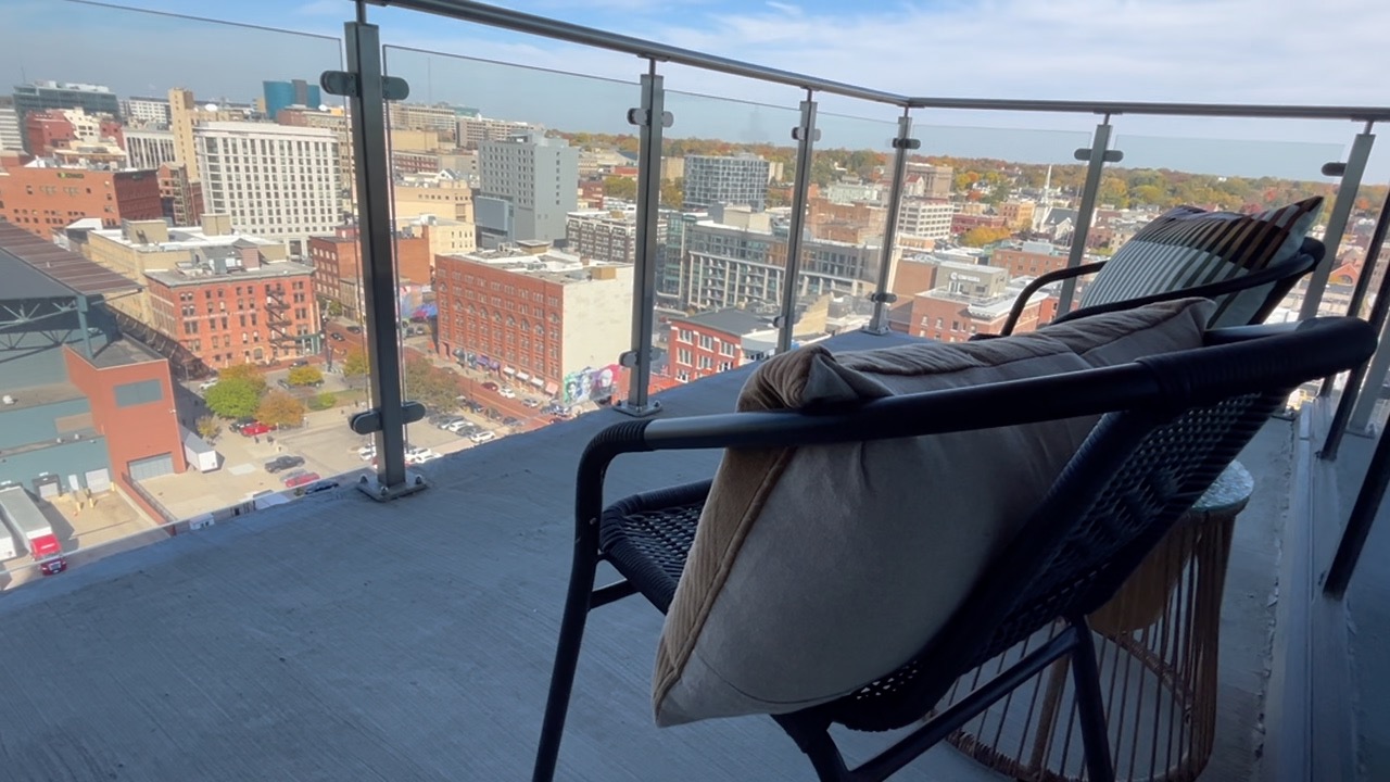 balcony.jpg