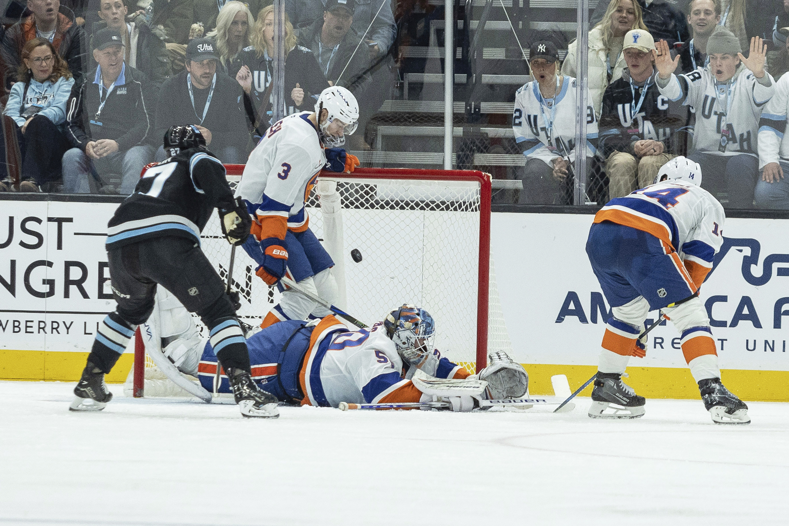 Barzal's late goal leads Islanders to 3rd straight road win, 2-1 over Utah