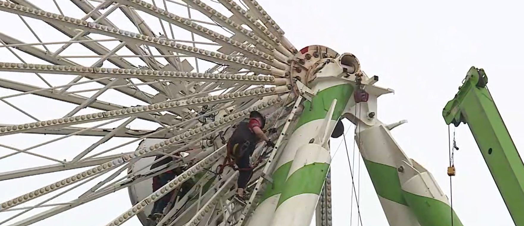 Worker helps set up the Ferris wheel at the South Florida Fair. Jan. 9, 2024.png