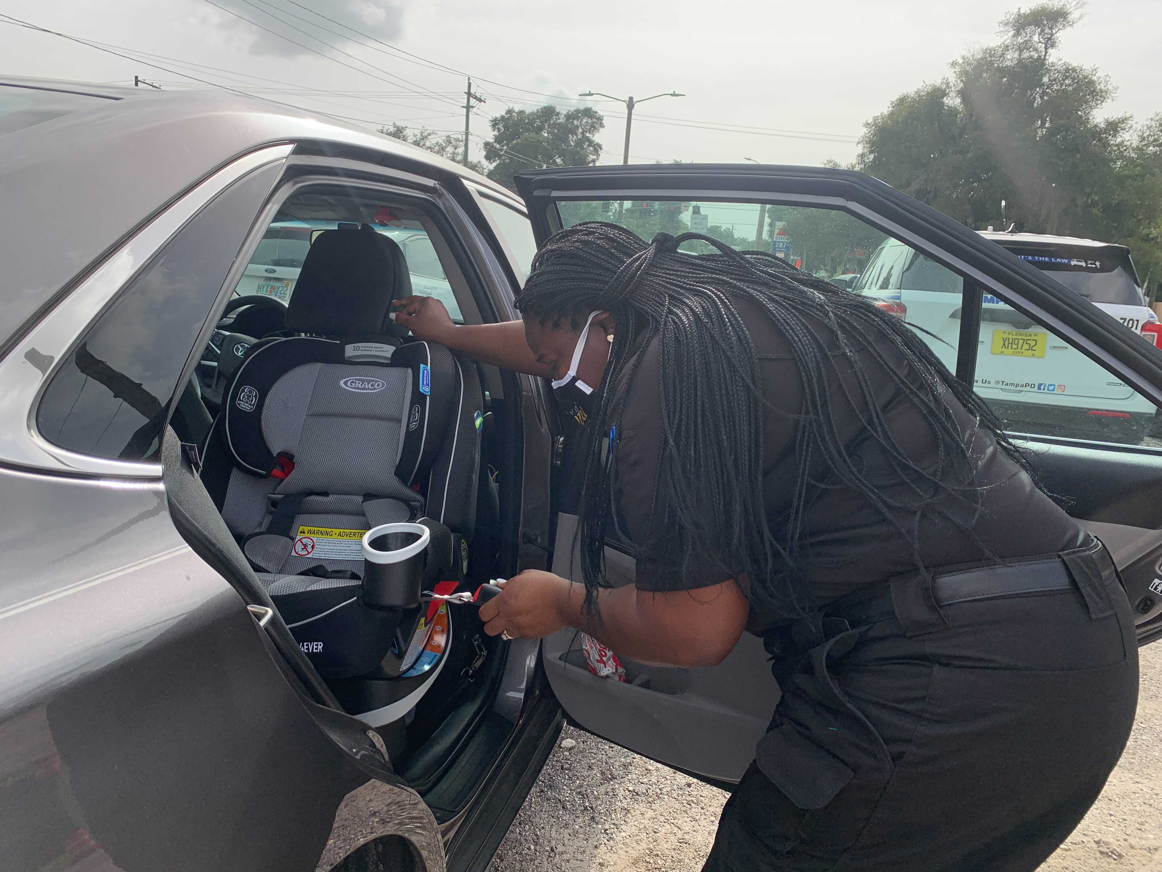 car seat event-tampa police department (1).jpg