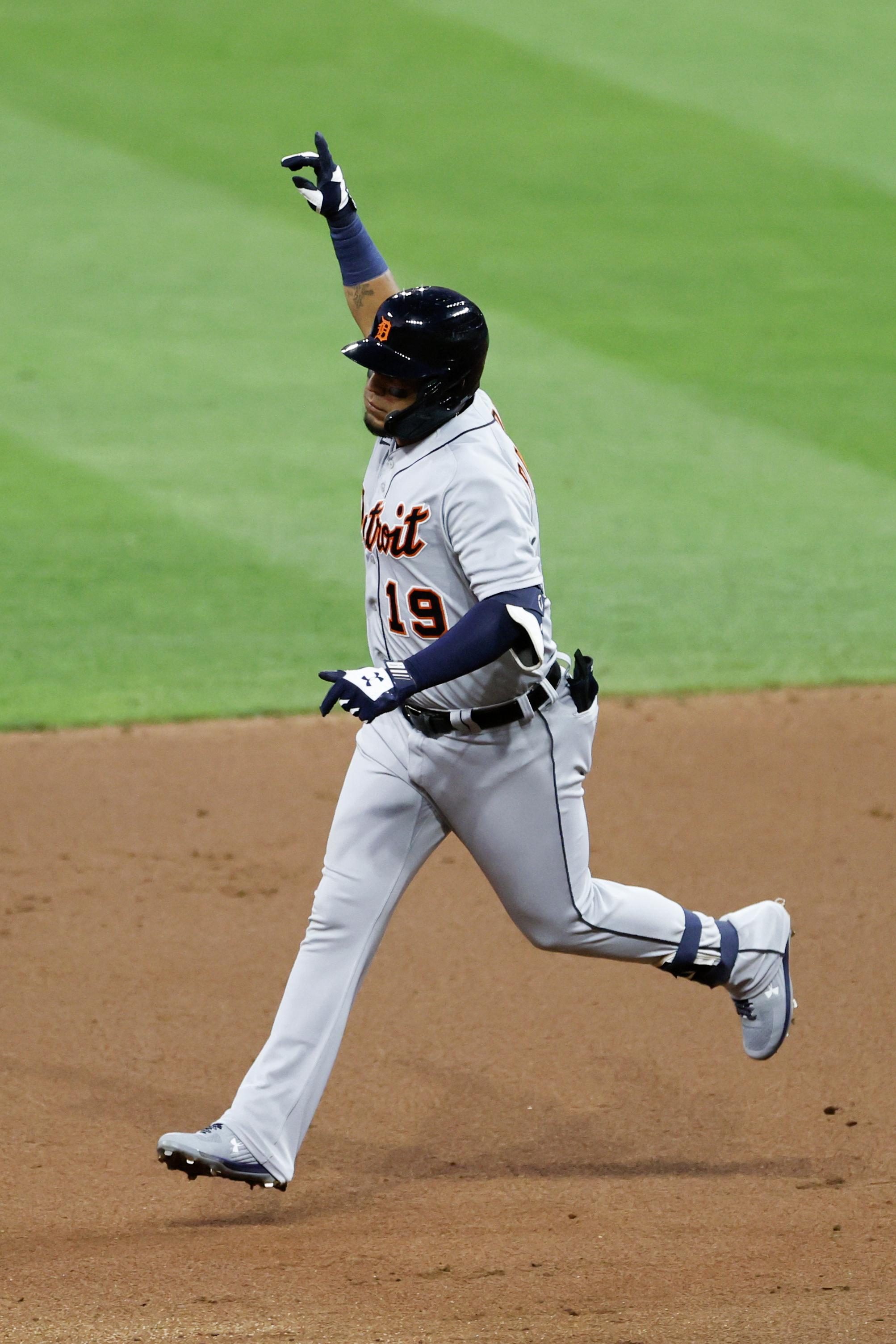 Tigers snap 20-game losing streak to Indians 10-5