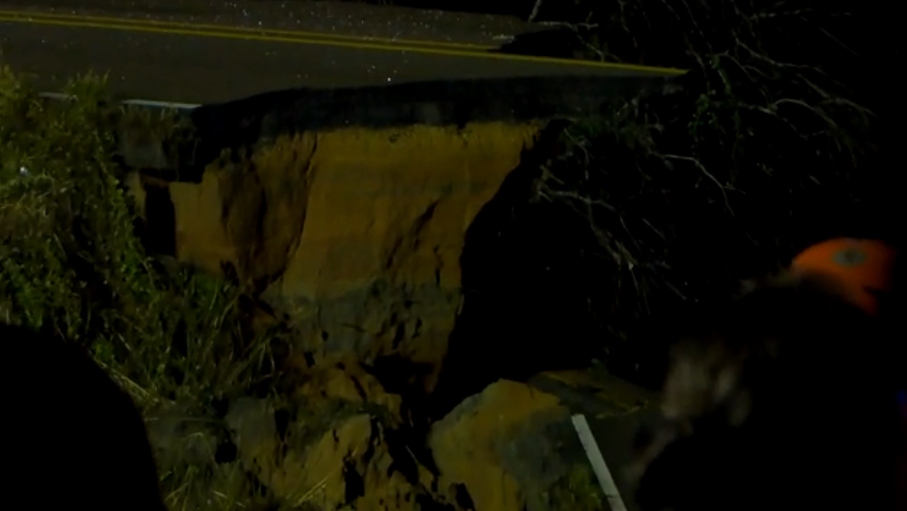 Collapsed road mississippi.PNG