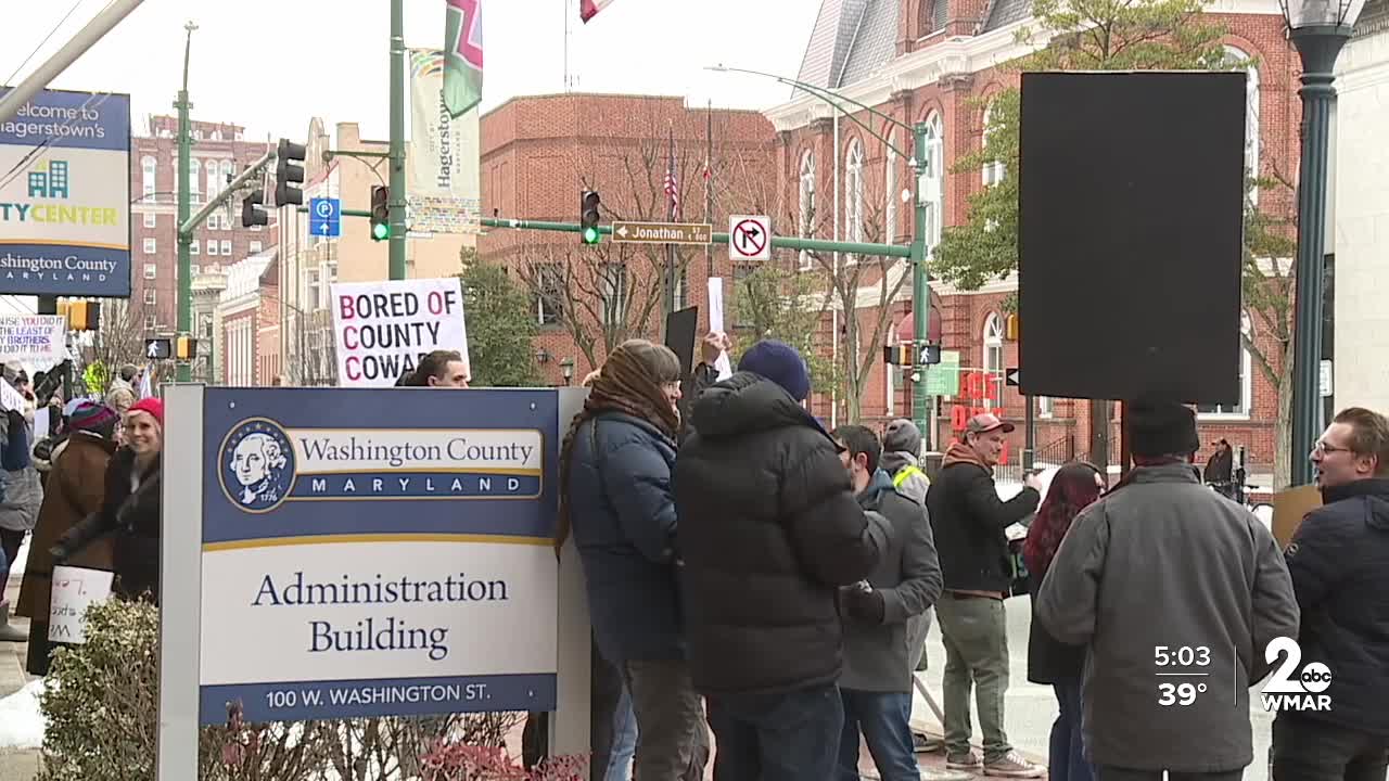 Heated meeting sees Washington County back ICE detention center