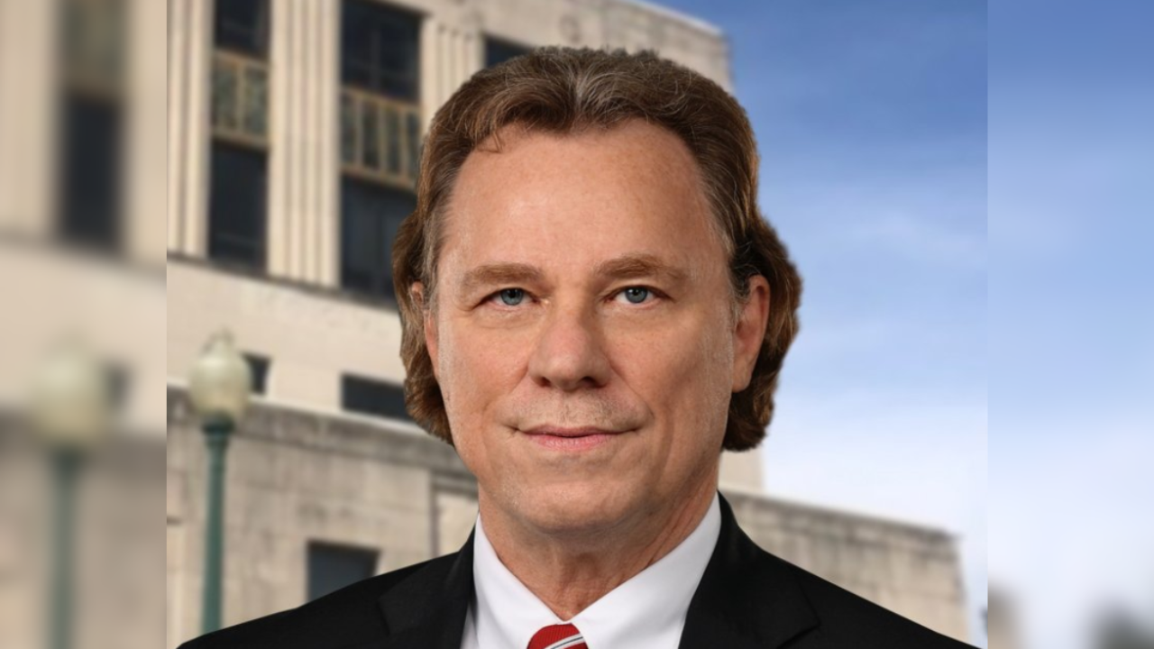 Mayor Jim Holmes.png