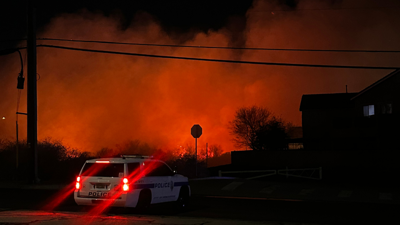 Officials responding to large fire off Sunset Road in Henderson