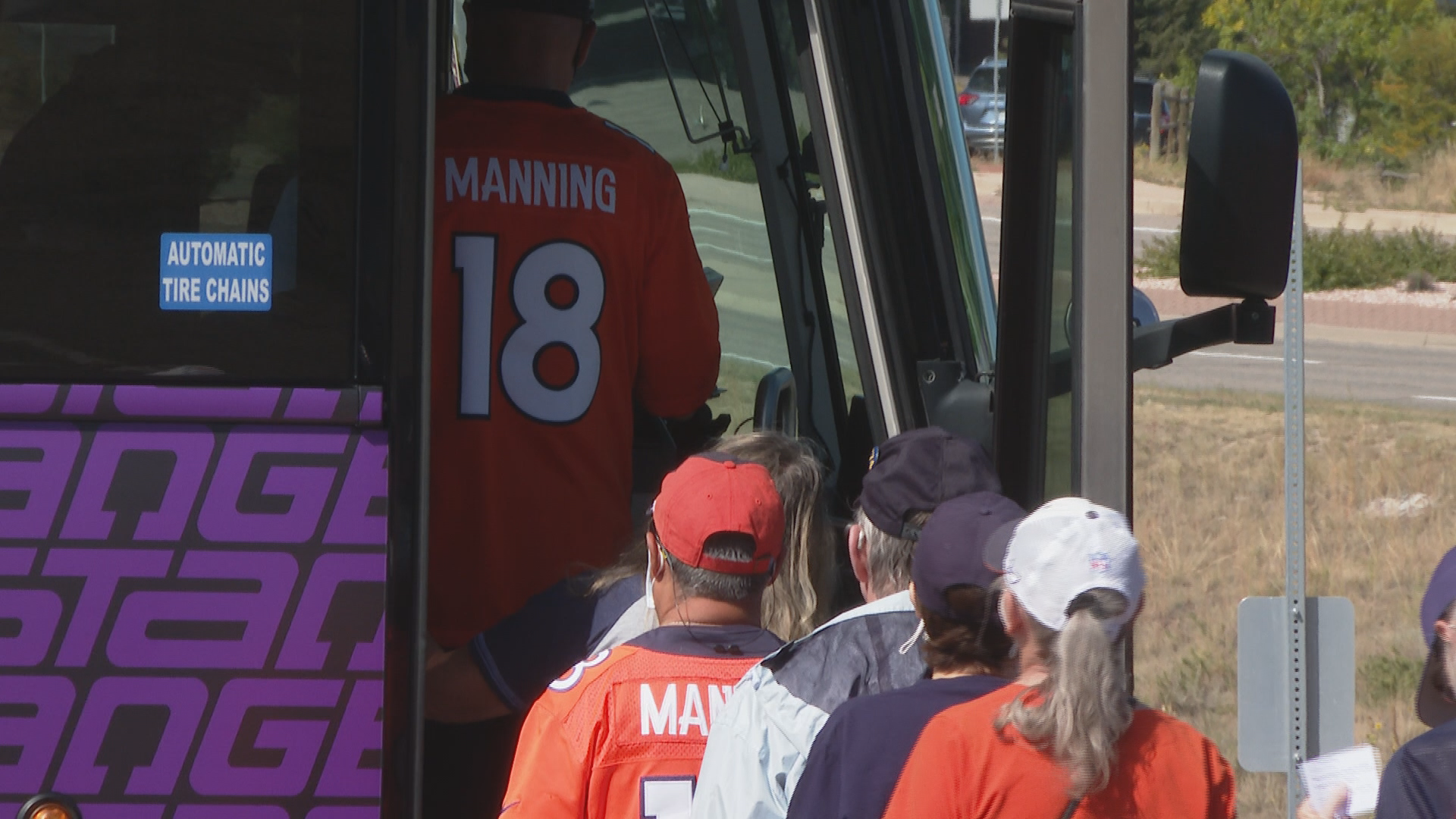 Bustang Broncos Bus adds second bus as more fans head to Mile High Stadium 
