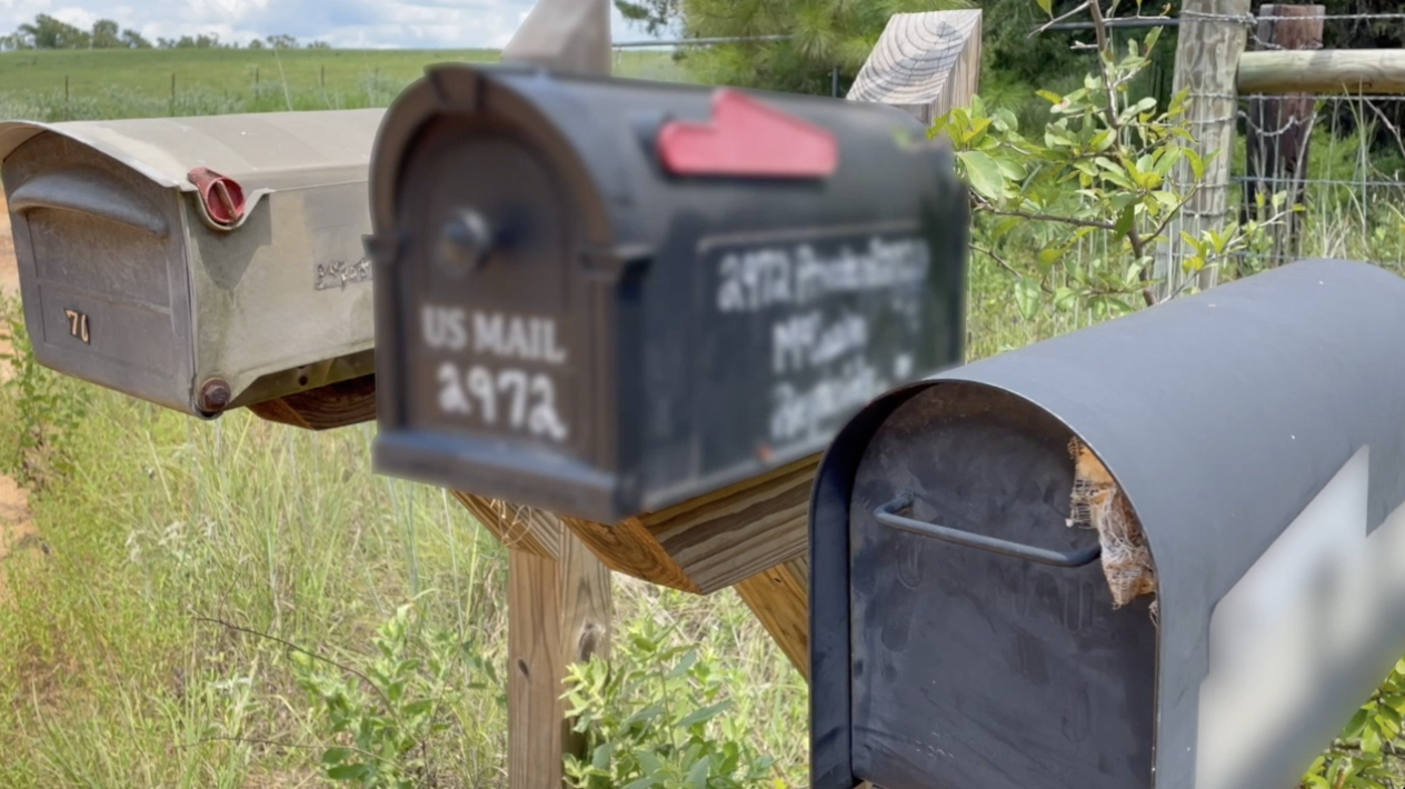First responders urge homeowners to display clear address markers to save crucial minutes in emergencies