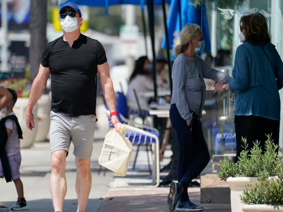 los_angeles_masks_070220_ap.jpg