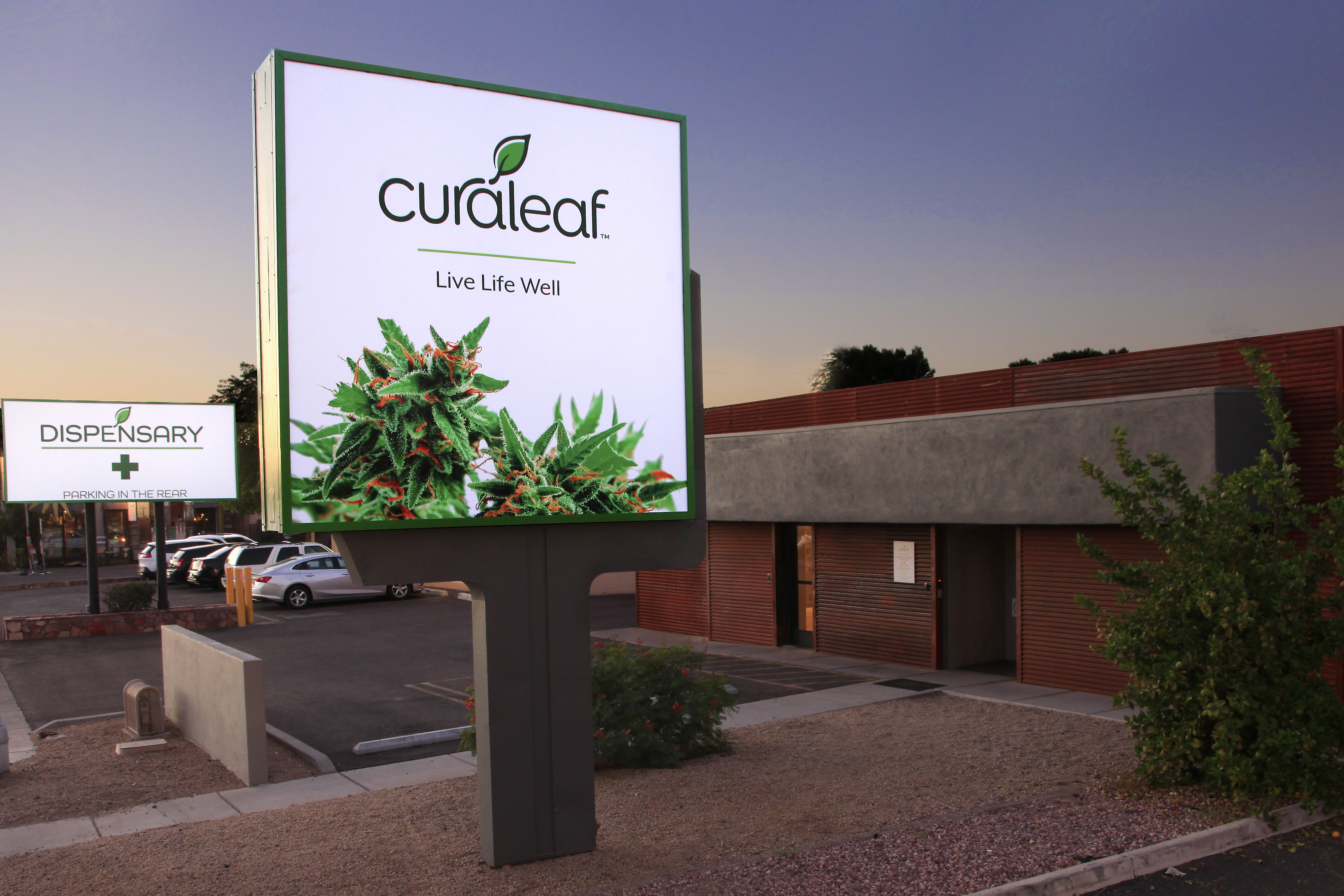 curaleaf-exterior-no-people.jpg