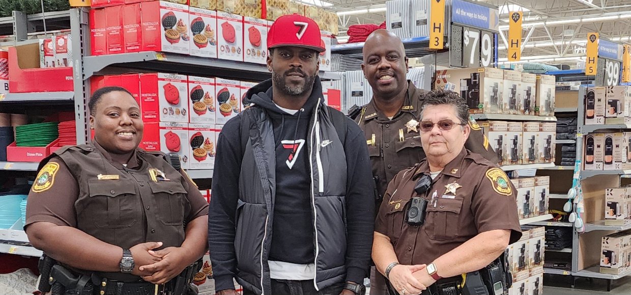 Well-known local former football player, Michael Vick, is bringing holiday cheers and joy this season to the children at the Boys and Girls Club of Virginia Peninsula.