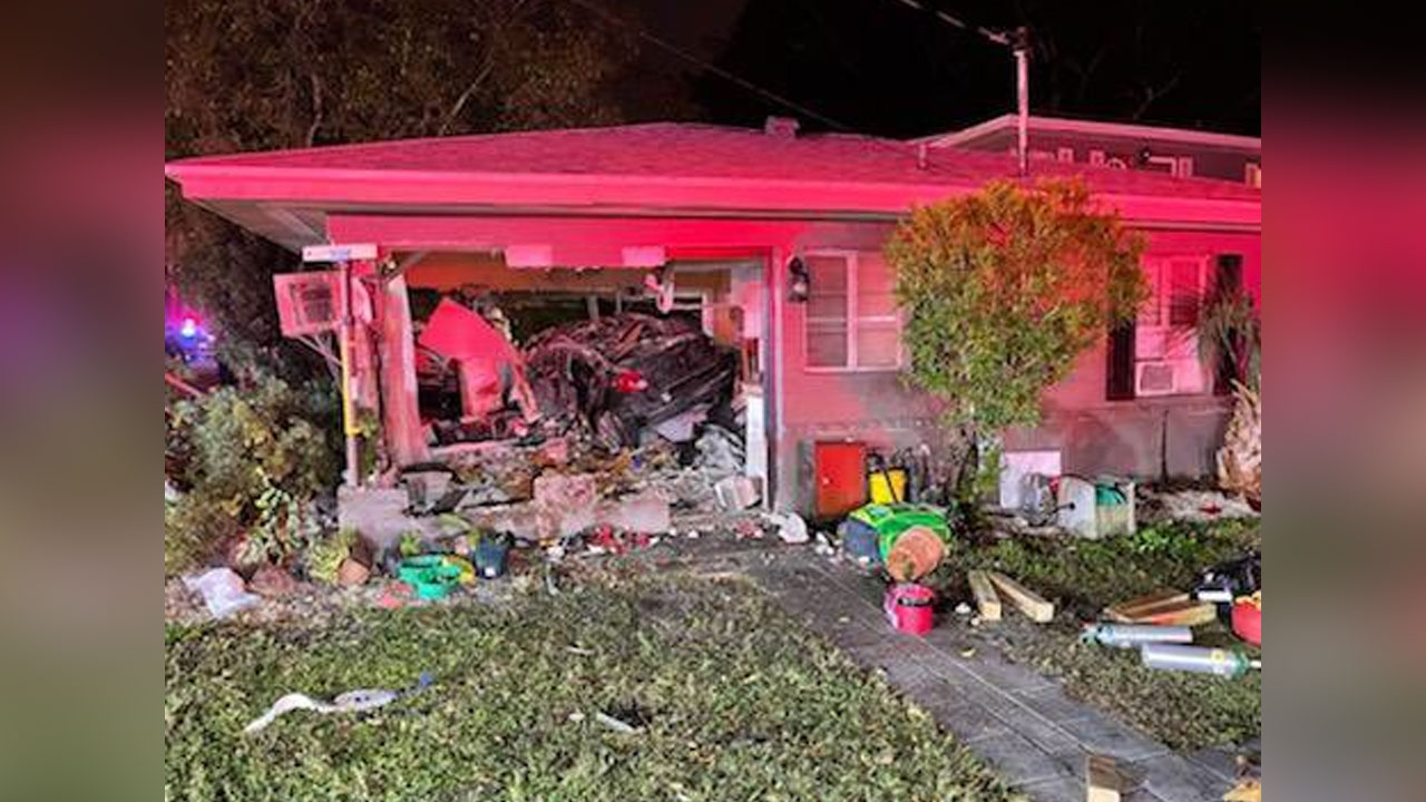 car-crashes-into-Clearwater-duplex-CLEARWATER-POLICE-DEPARTMENT.jpg