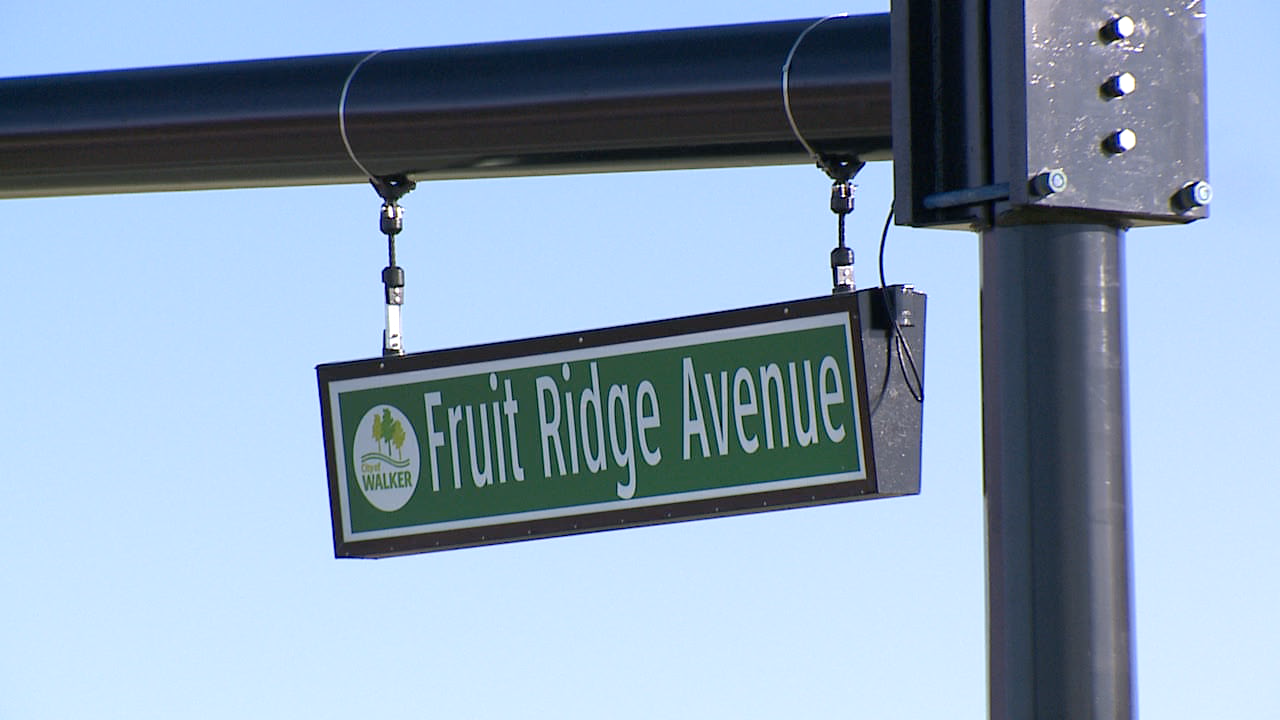 Fruit Ridge Ave sign.png
