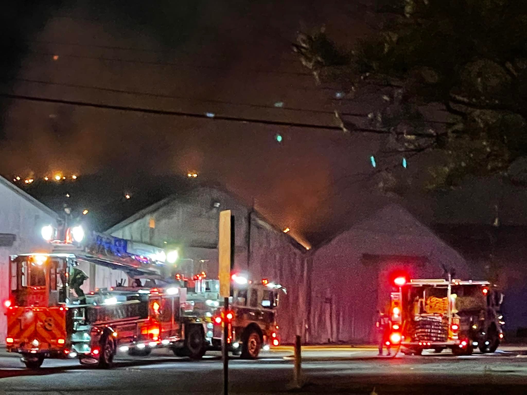 Crews battle fire at Richmond warehouse 