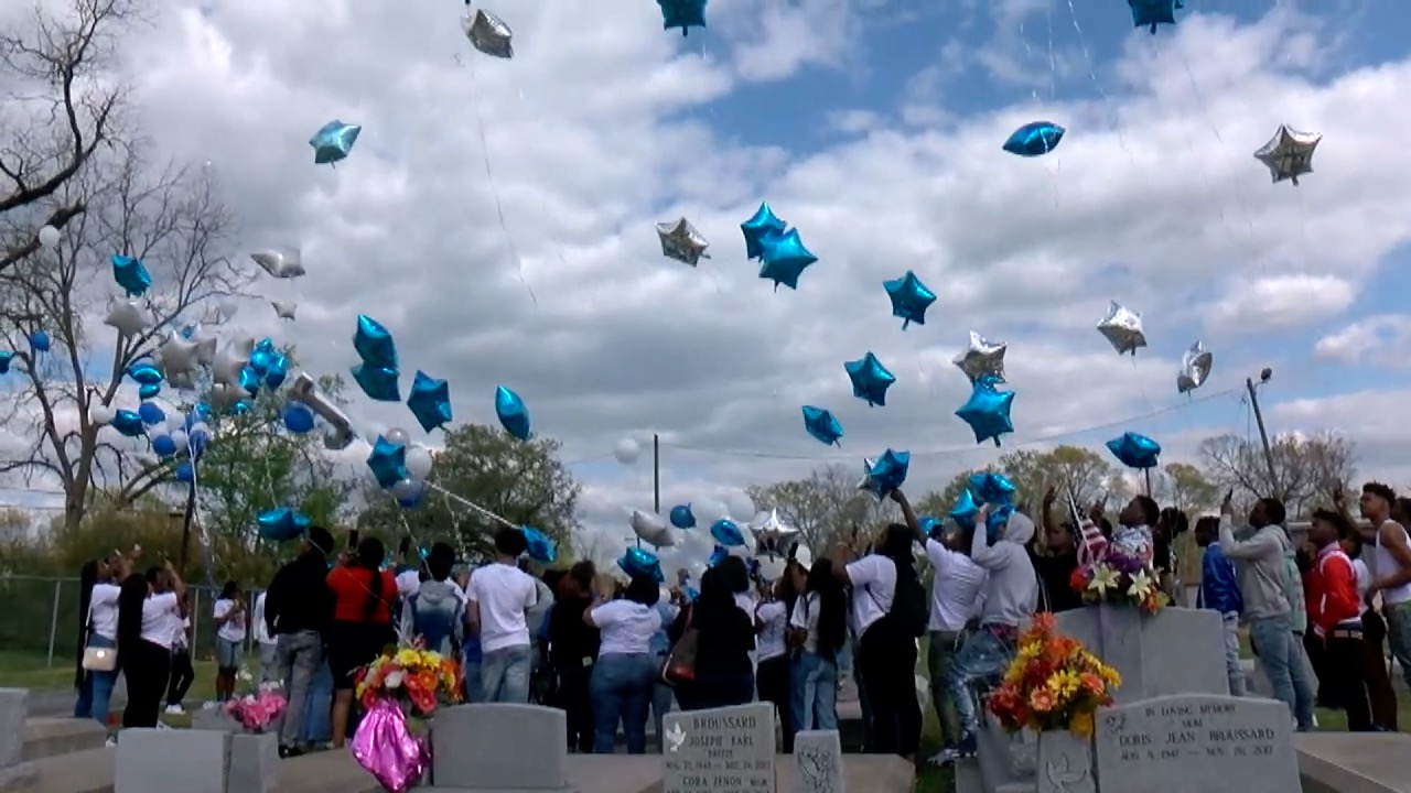 Dozens of balloons released by a family 