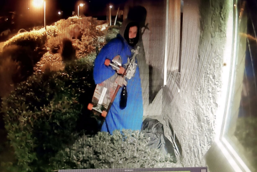 Burglar dons priestly robe, makes off with antique religious objects in Ocean Beach church break-in