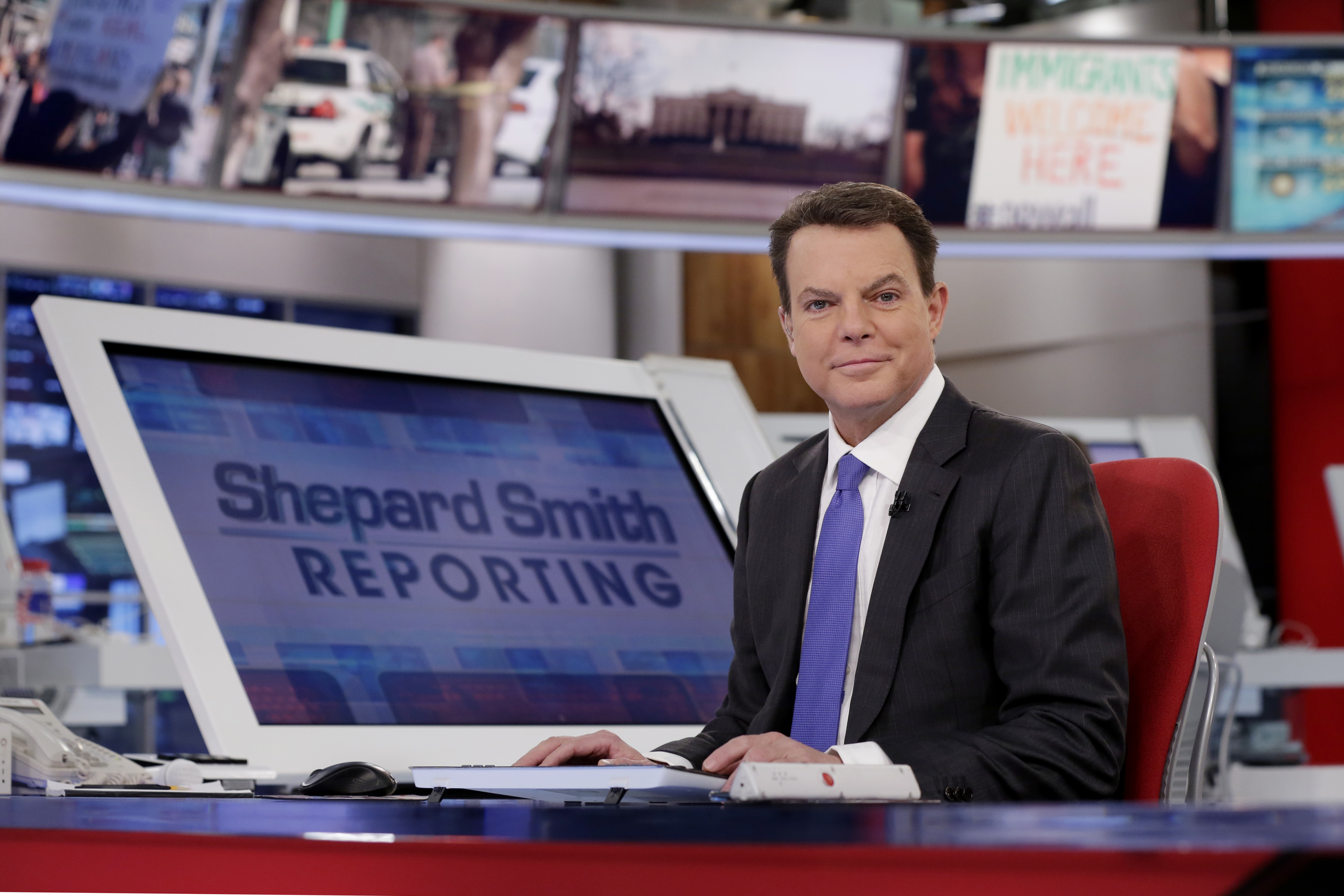Shepard Smith hired by CNBC, will host evening newscast