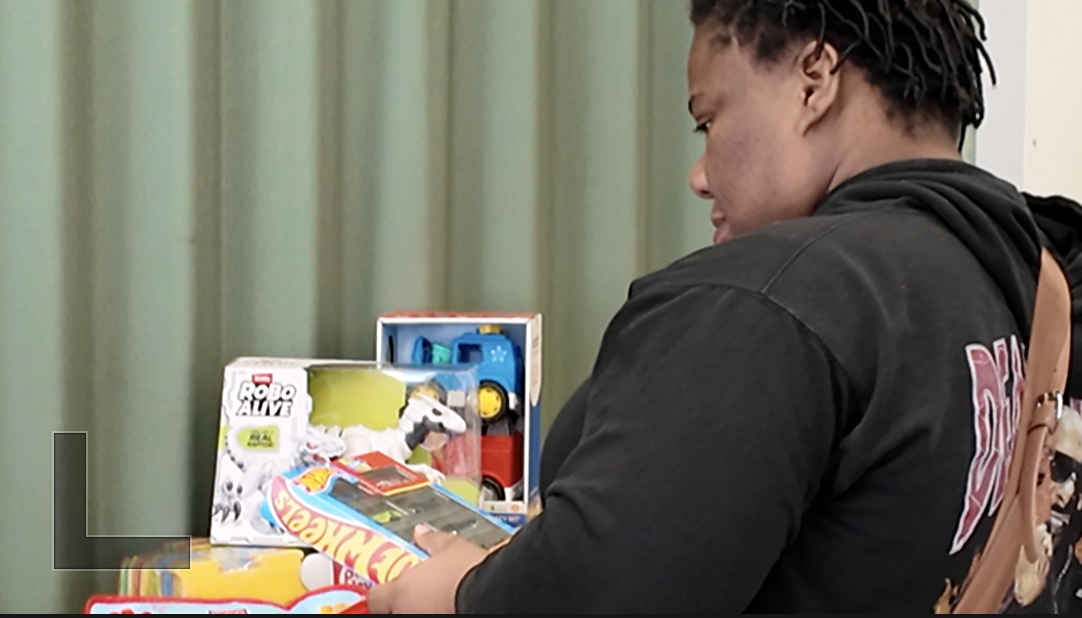 South Kansas City families get free Christmas shopping at annual community event