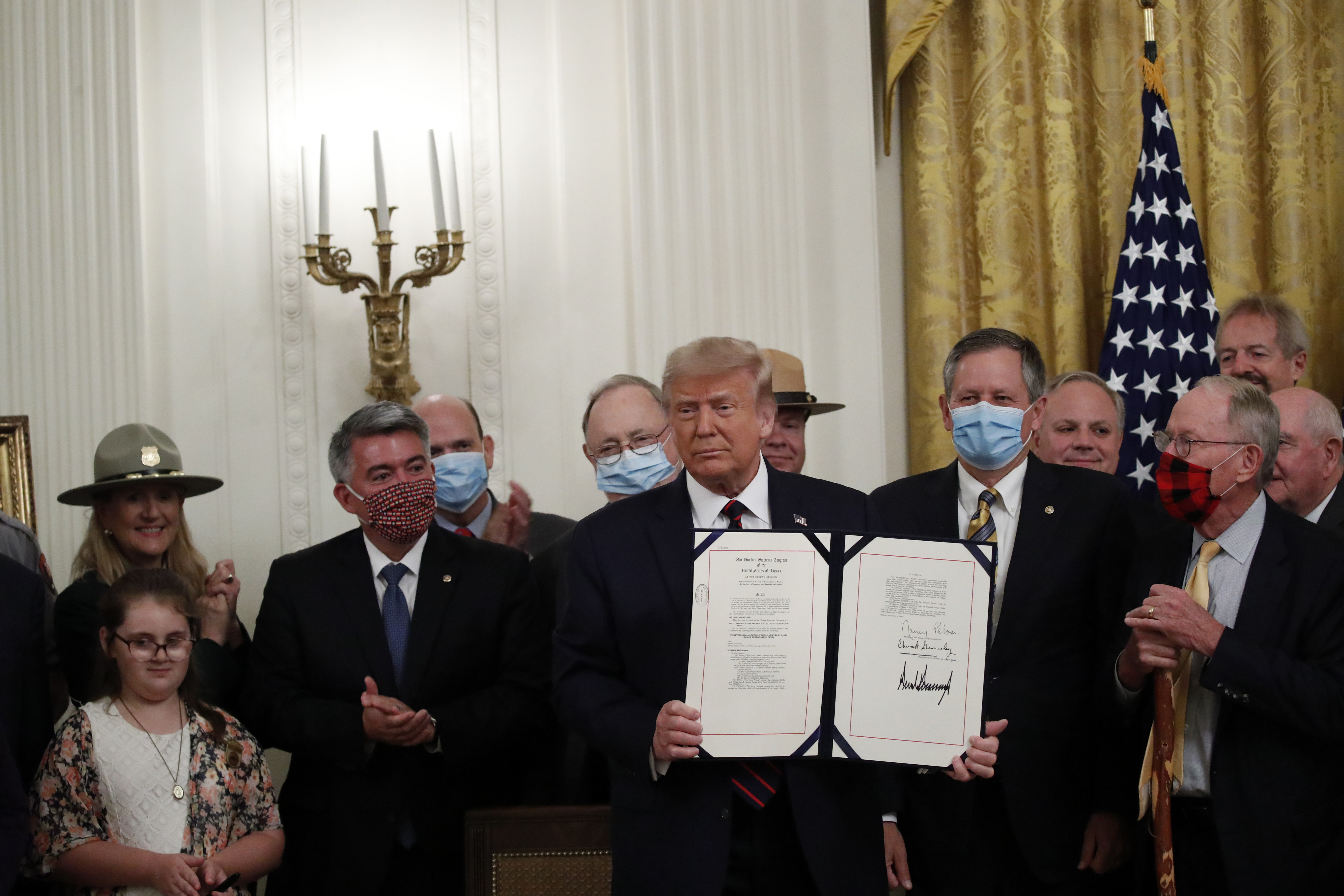 Trump signs $3 billion-a-year plan to boost conservation projects, parks