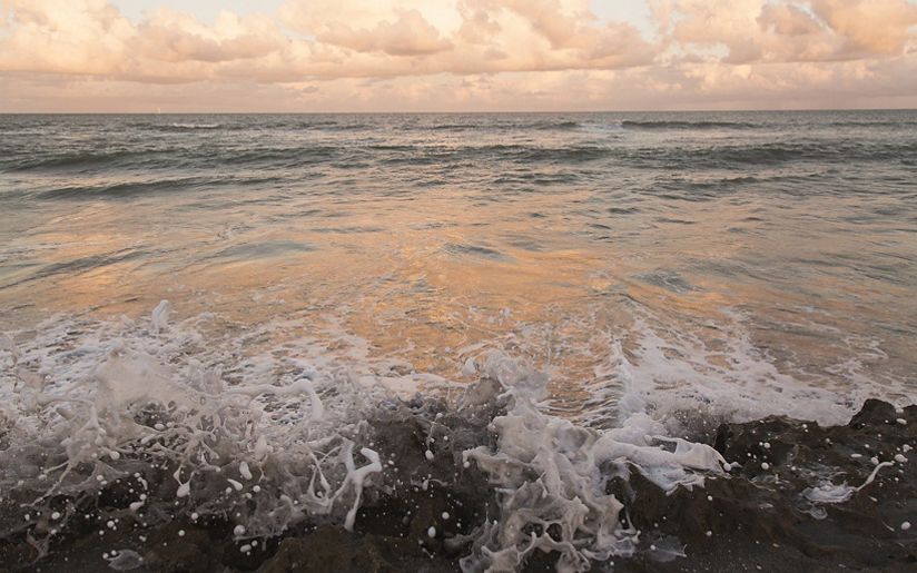 Waves breaking onto shore at Blowing Rock