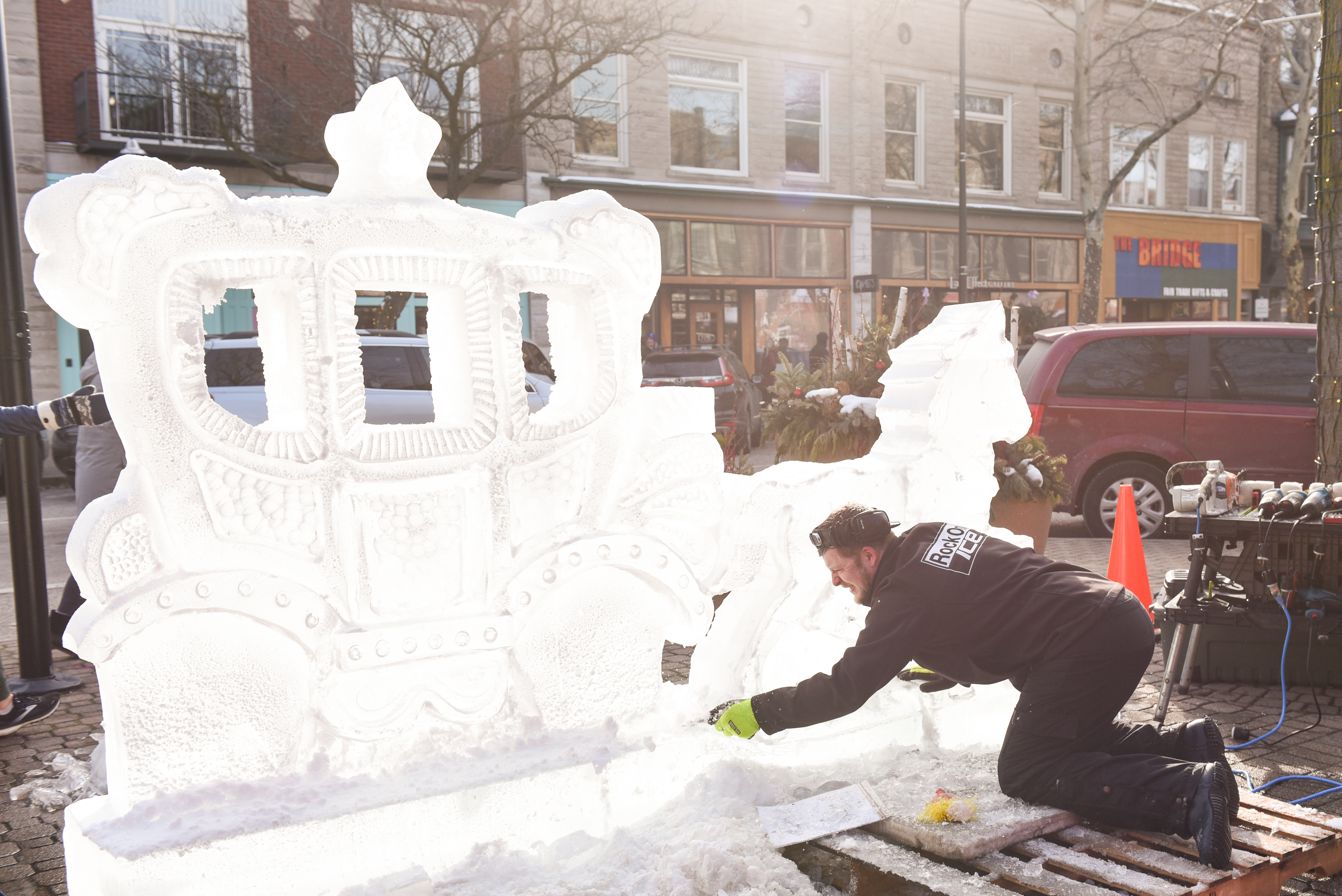 Horse and Carriage - Ice Sculpture - Holland On Ice