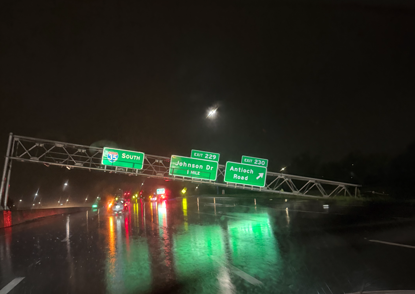 I35 road sign.png